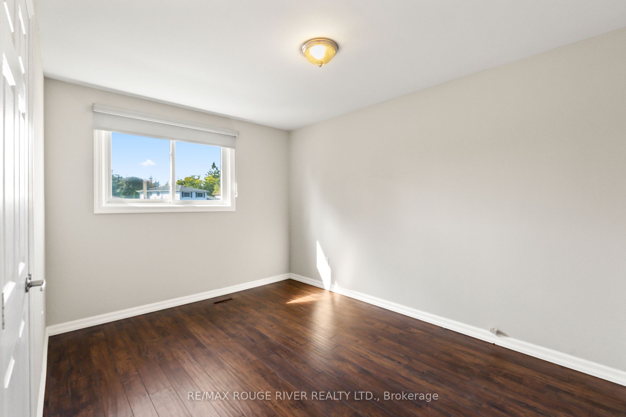 1 Applewood Crescent