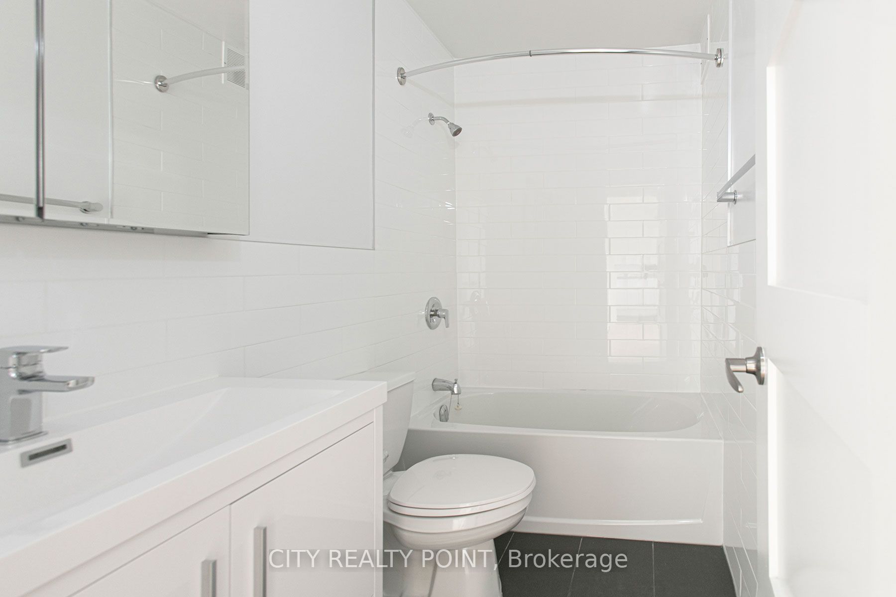 666 Spadina Avenue, #215