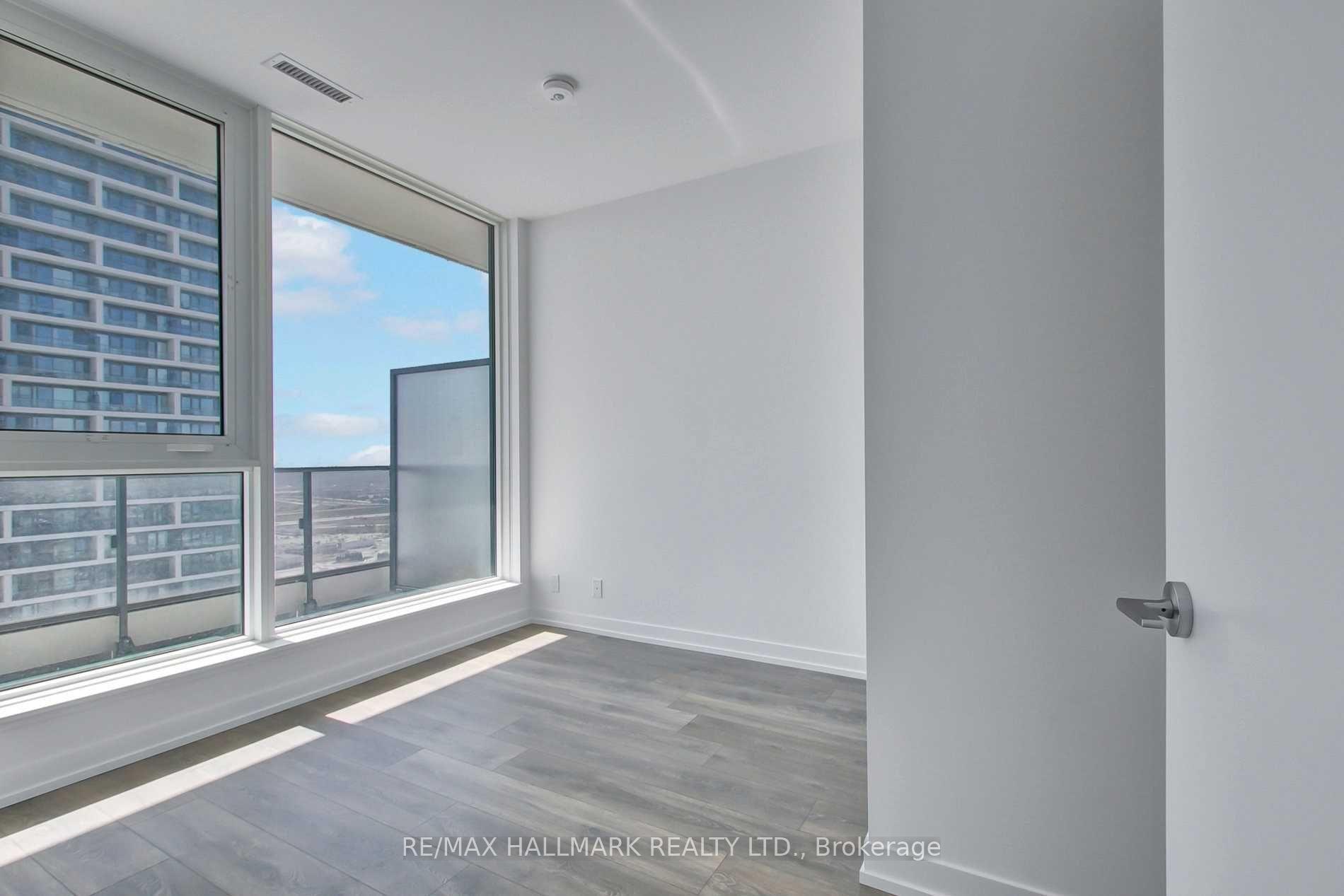 3 Bedrooms Condo at 898 Portage, Vaughan For sale