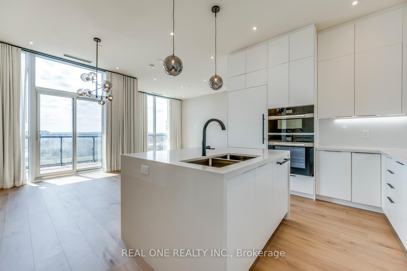 3 Bedrooms Condo at 509 Dundas, Oakville For sale