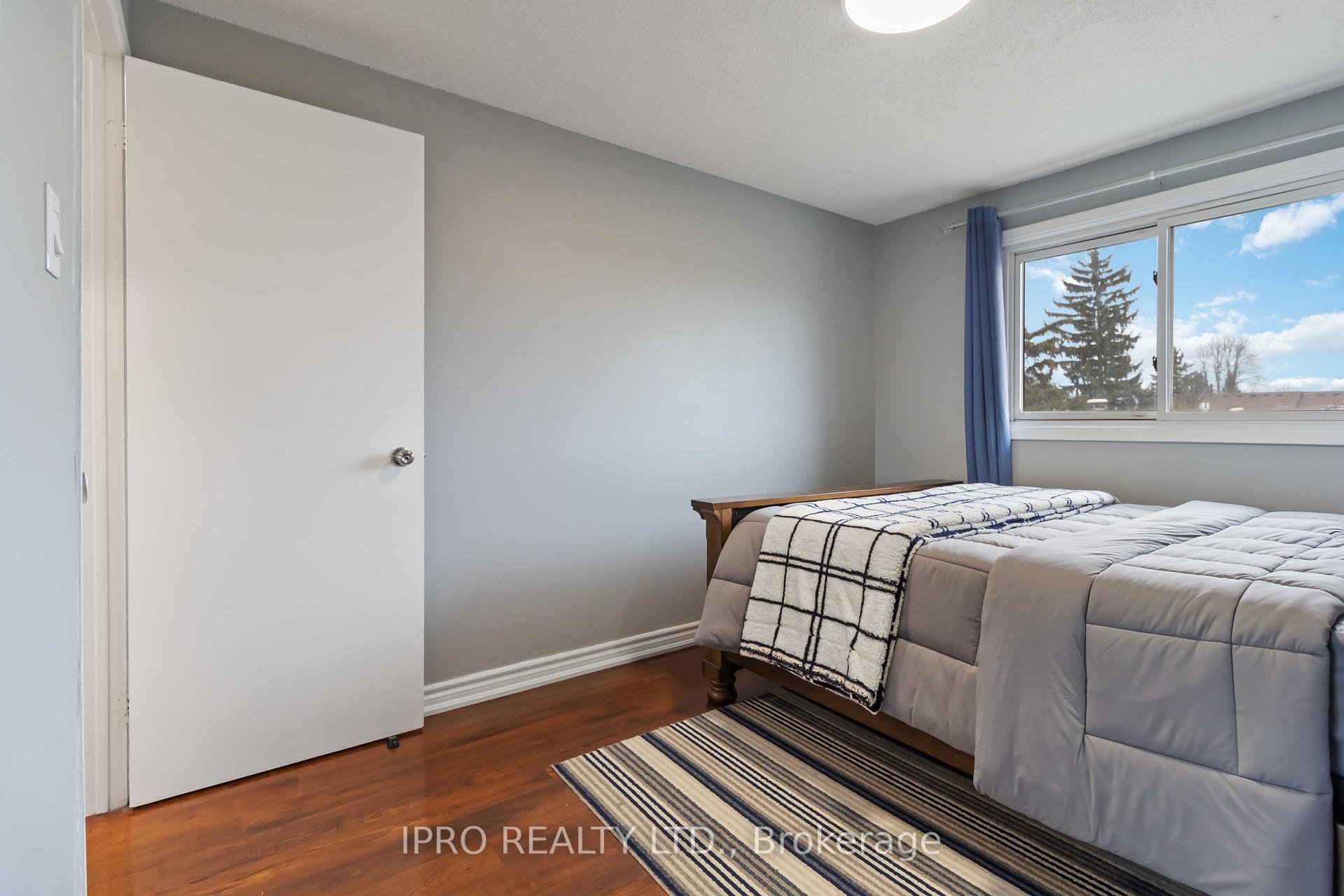 3 Bedrooms Condo at 3345 Silverado, Mississauga For sale