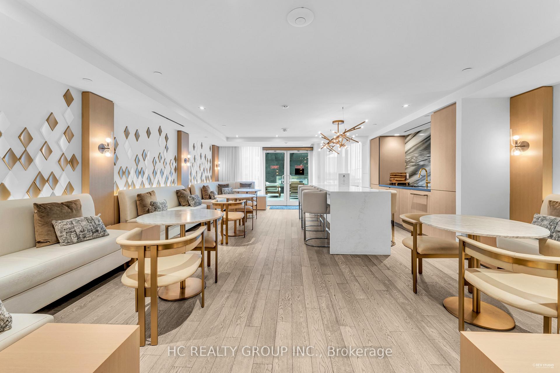 2 Bedrooms Condo at 88 Cumberland,  Toronto For sale