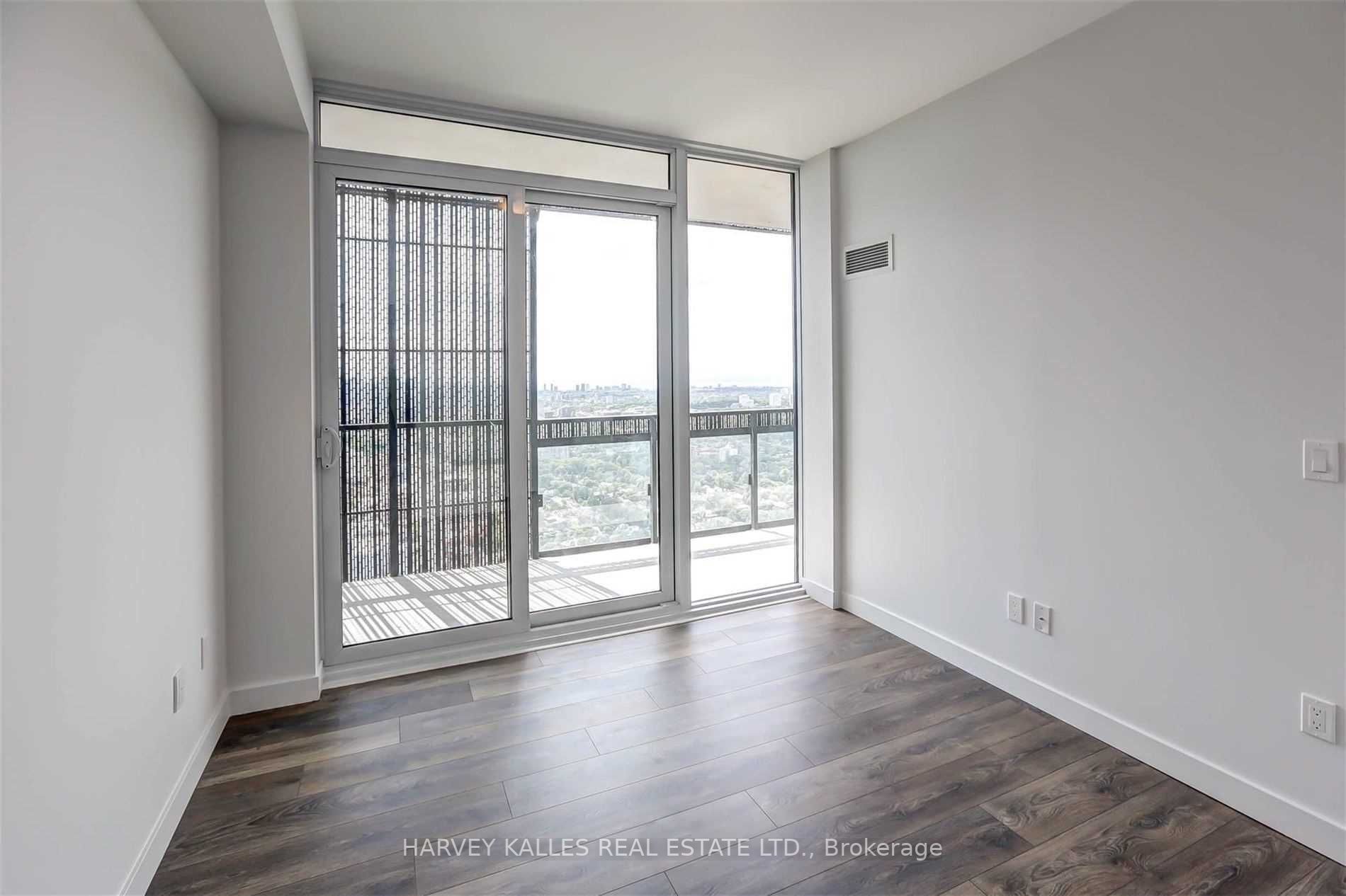 8 Eglinton Avenue E 5202