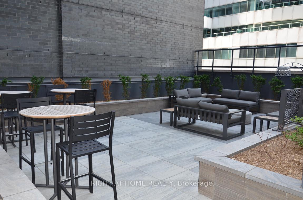 1 Bedroom Condo at 327 King, Toronto For sale