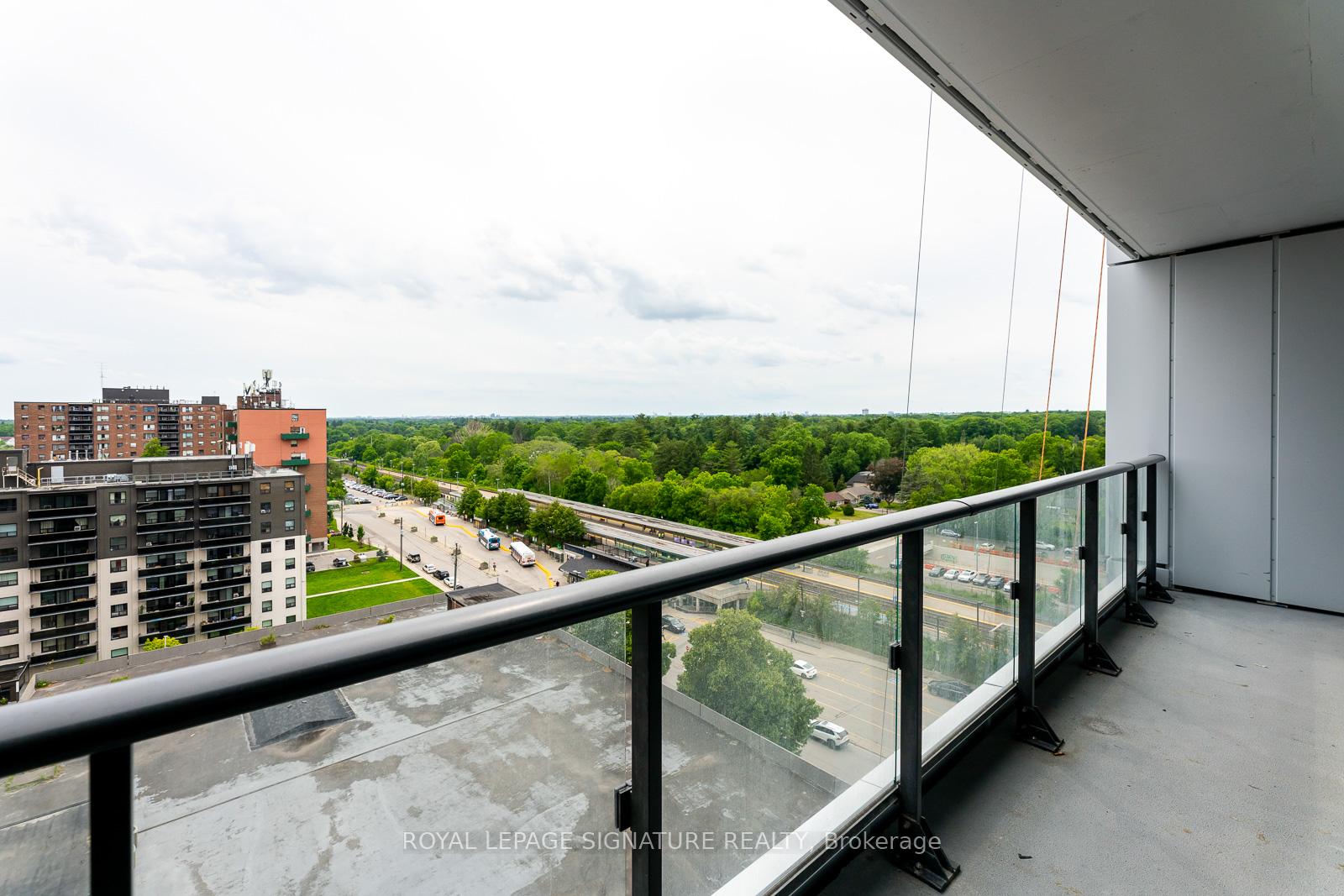 2 Bedrooms Condo at 28 Ann, Mississauga For sale