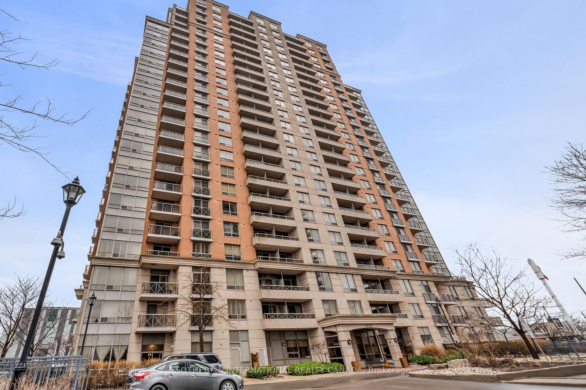 3 Bedrooms Condo at 5233 Dundas,  Toronto For sale