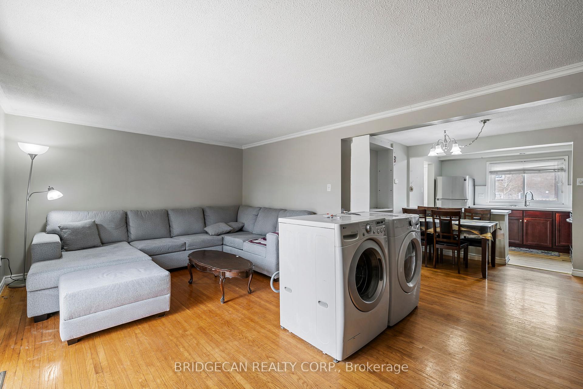 3 Bedrooms Condo at 151 Gateshead,  Hamilton For sale