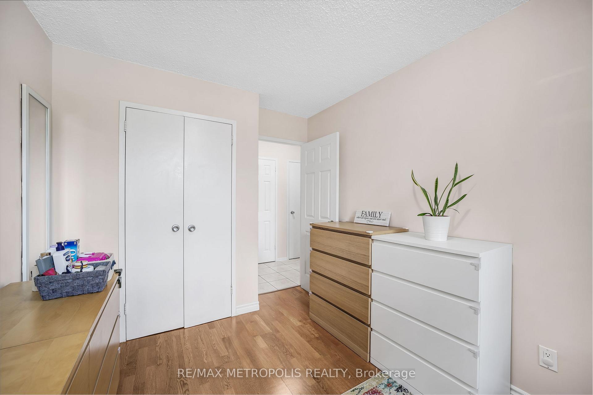 3 Bedrooms Condo at 5 Parkway Forest, Toronto For sale