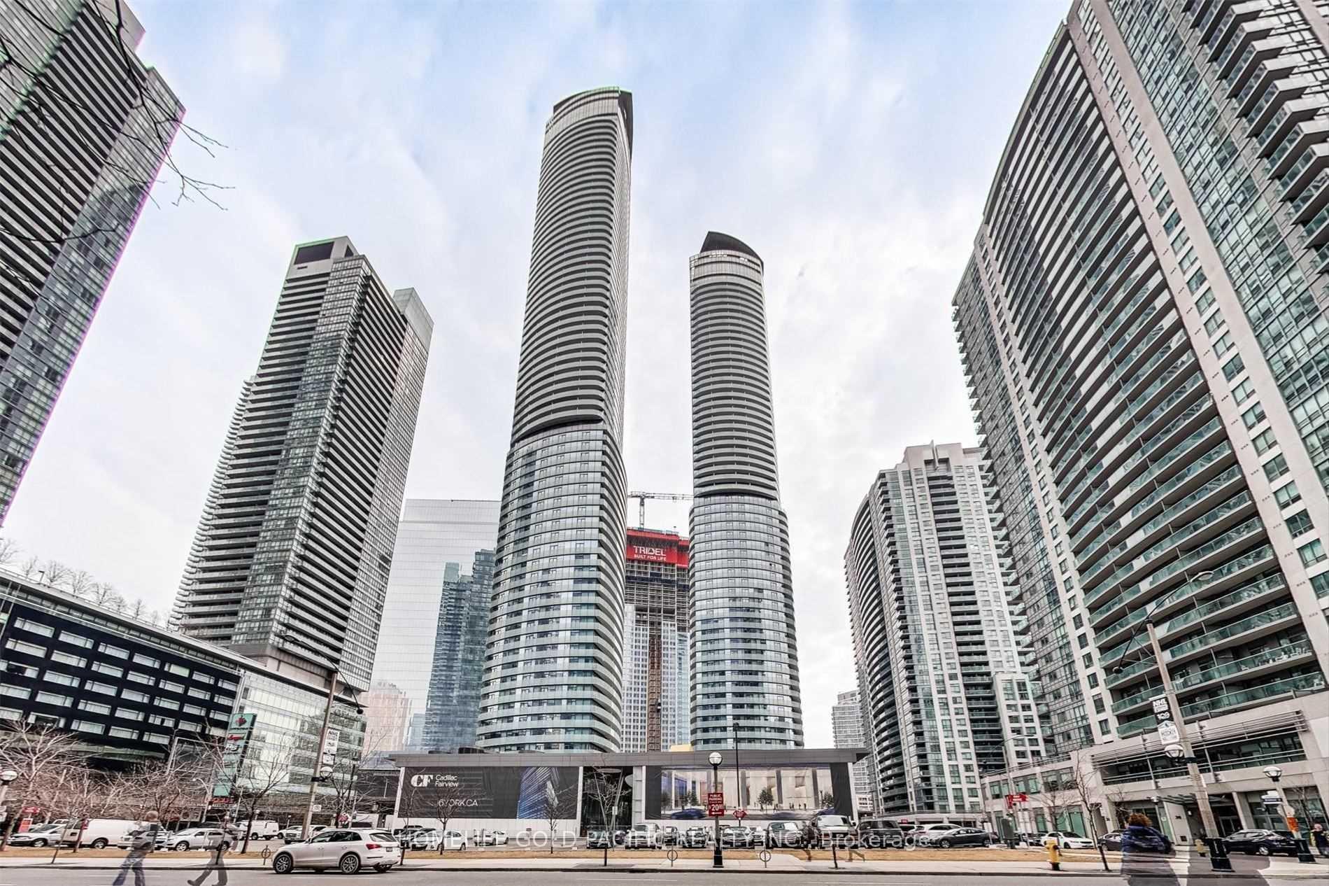 3 Bedrooms Condo at 14 York, Toronto For sale