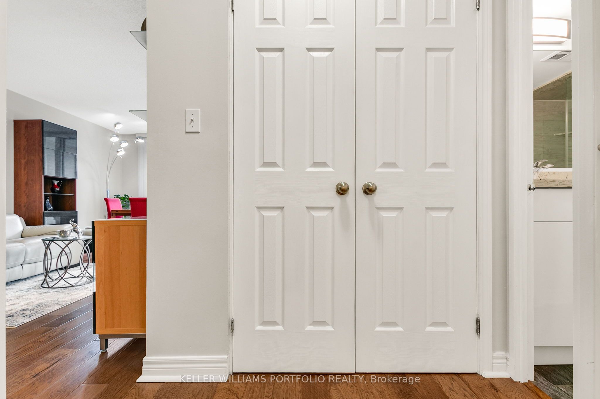 43 Eglinton Avenue E, #1009