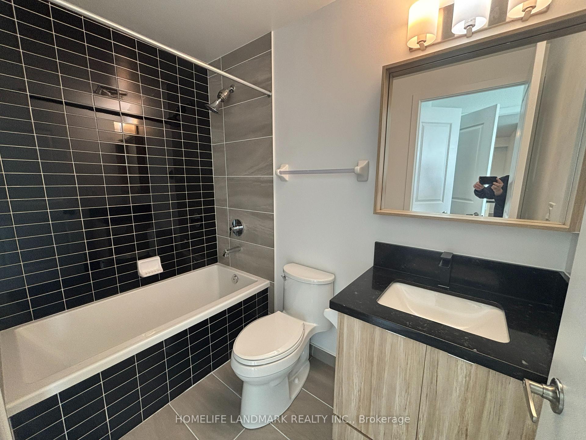 3 Bedrooms Condo at 4677 Glen Erin, Mississauga For sale