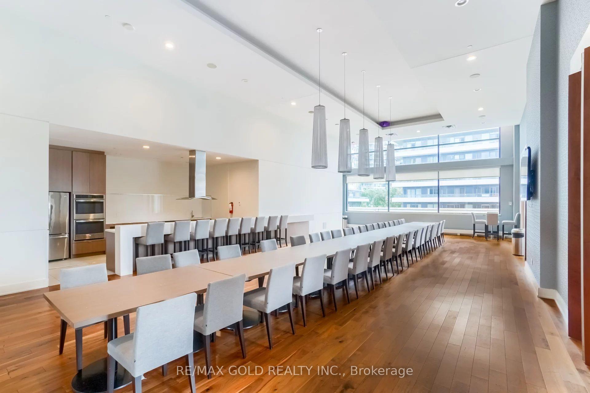 3 Bedrooms Condo at 2212 Lakeshore, Toronto For sale