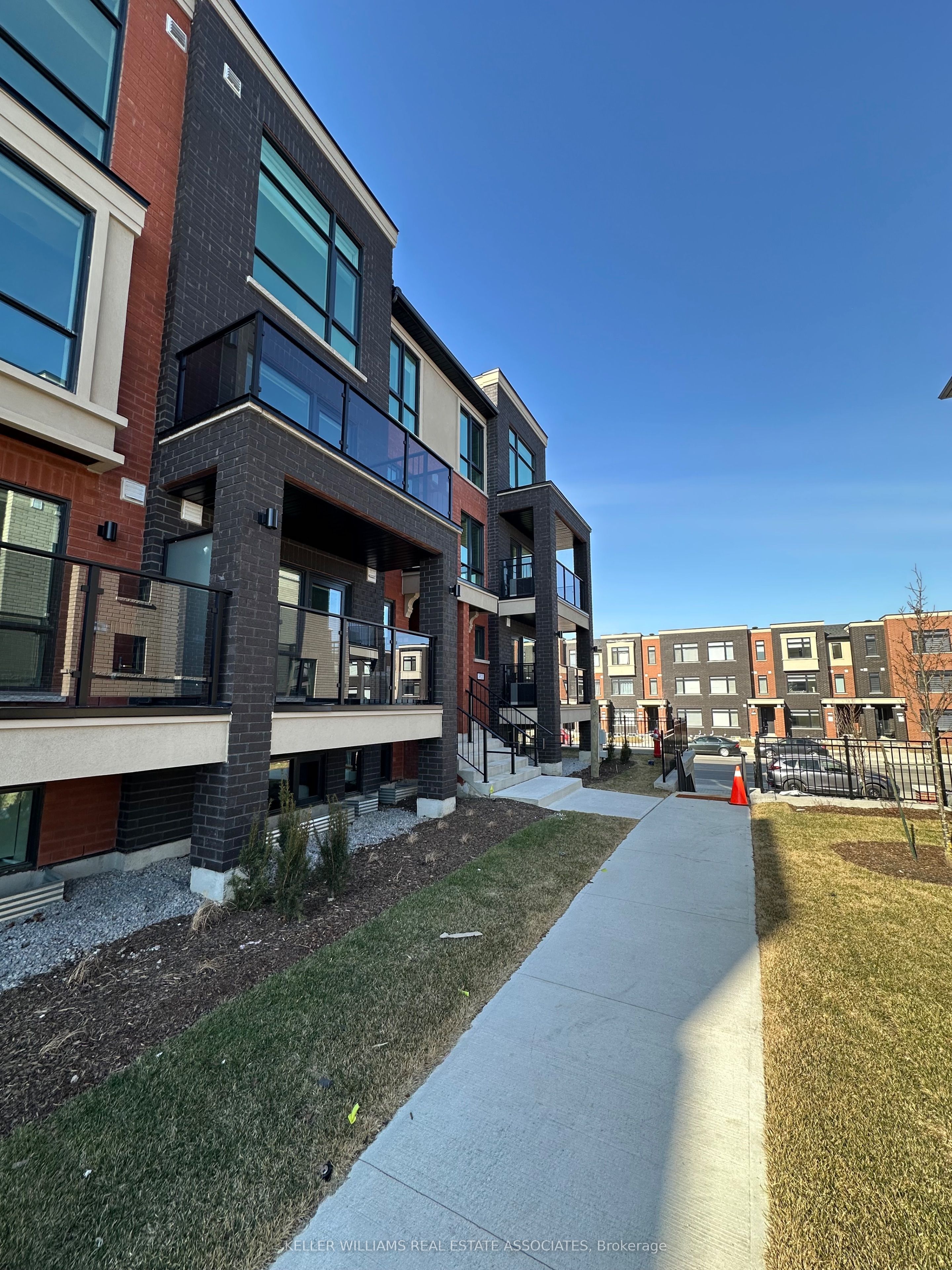 55 Romilly Avenue, #7