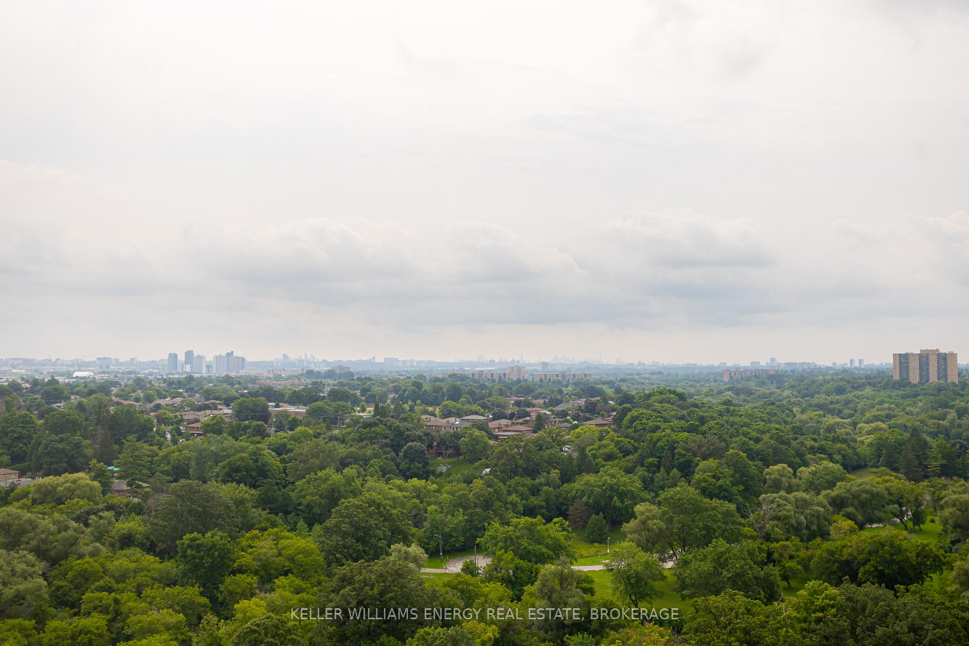 2 Bedrooms Condo at 41 Markbrook,  Toronto For sale