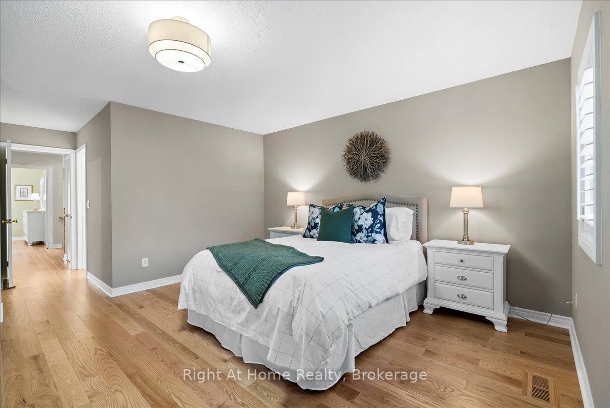 2 Bedrooms Condo at 2250 Rockingham, Oakville For sale