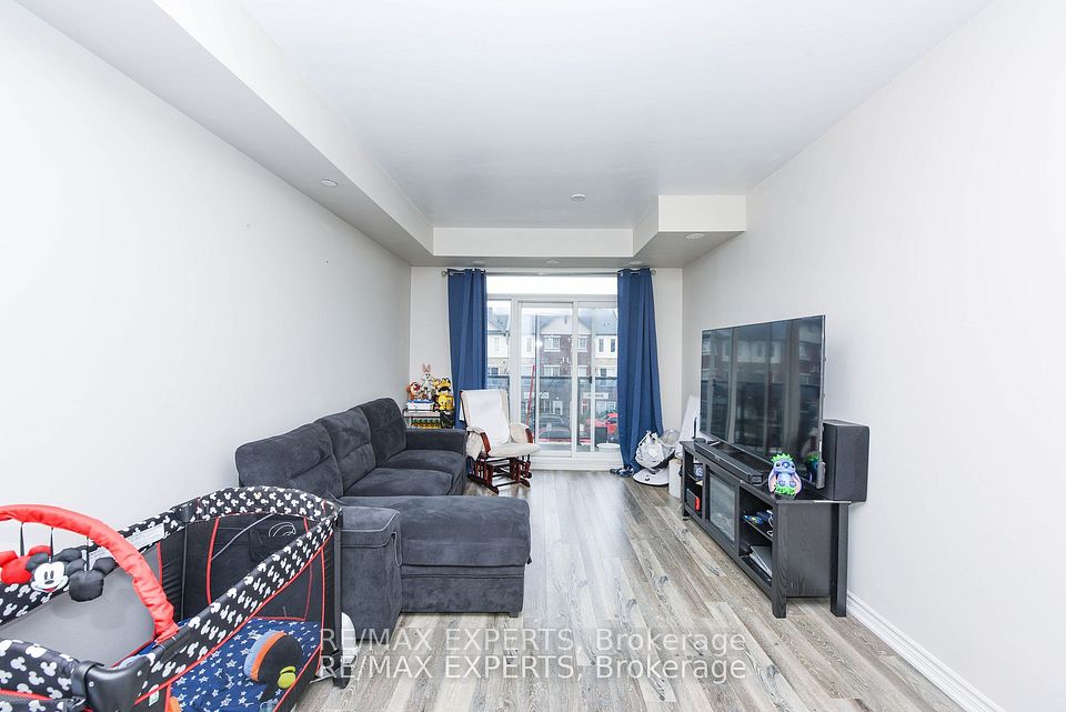 50 Sky Harbour Drive 203