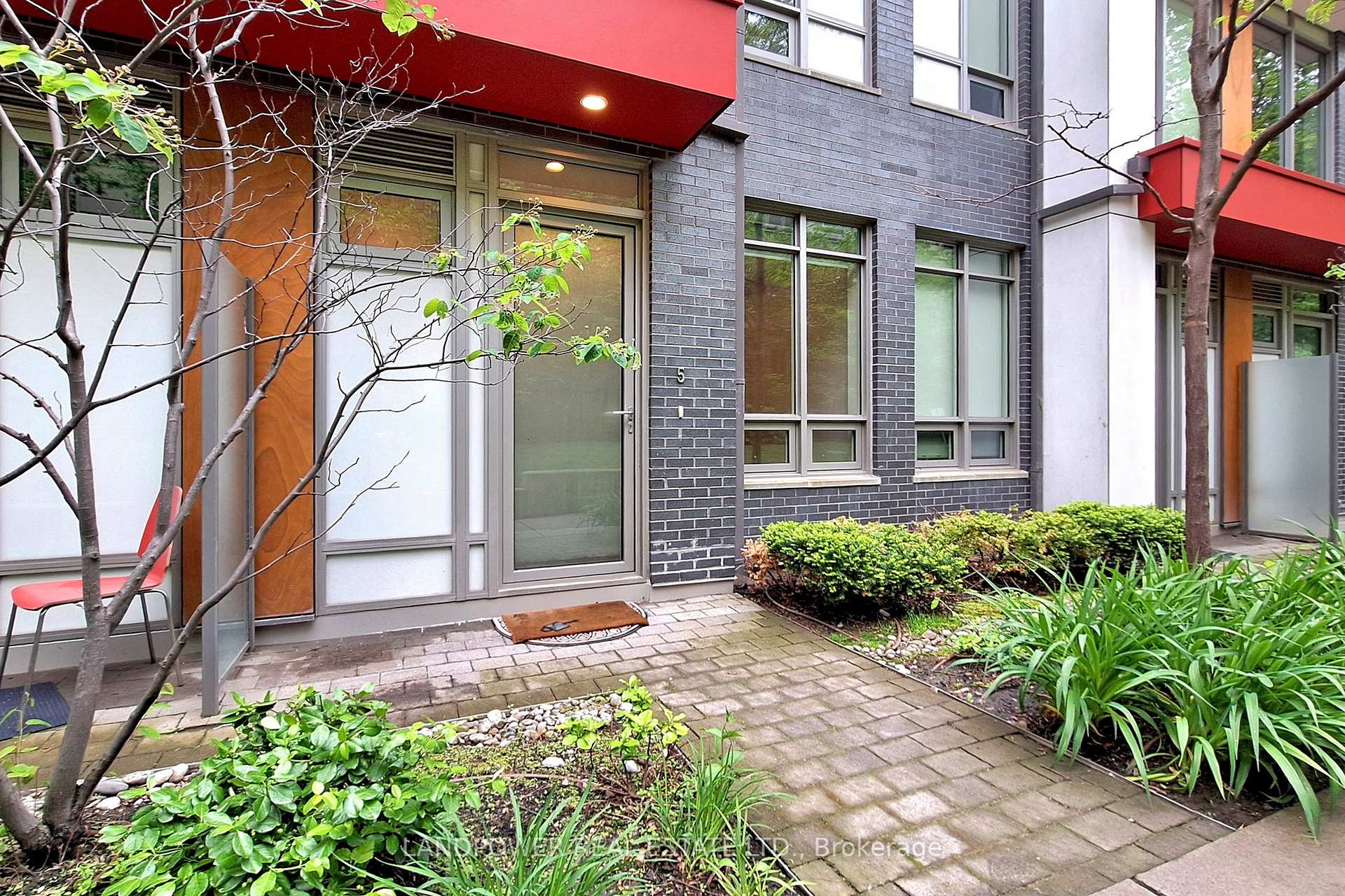 4 Bedrooms Condo at 88 Sheppard, Toronto For sale