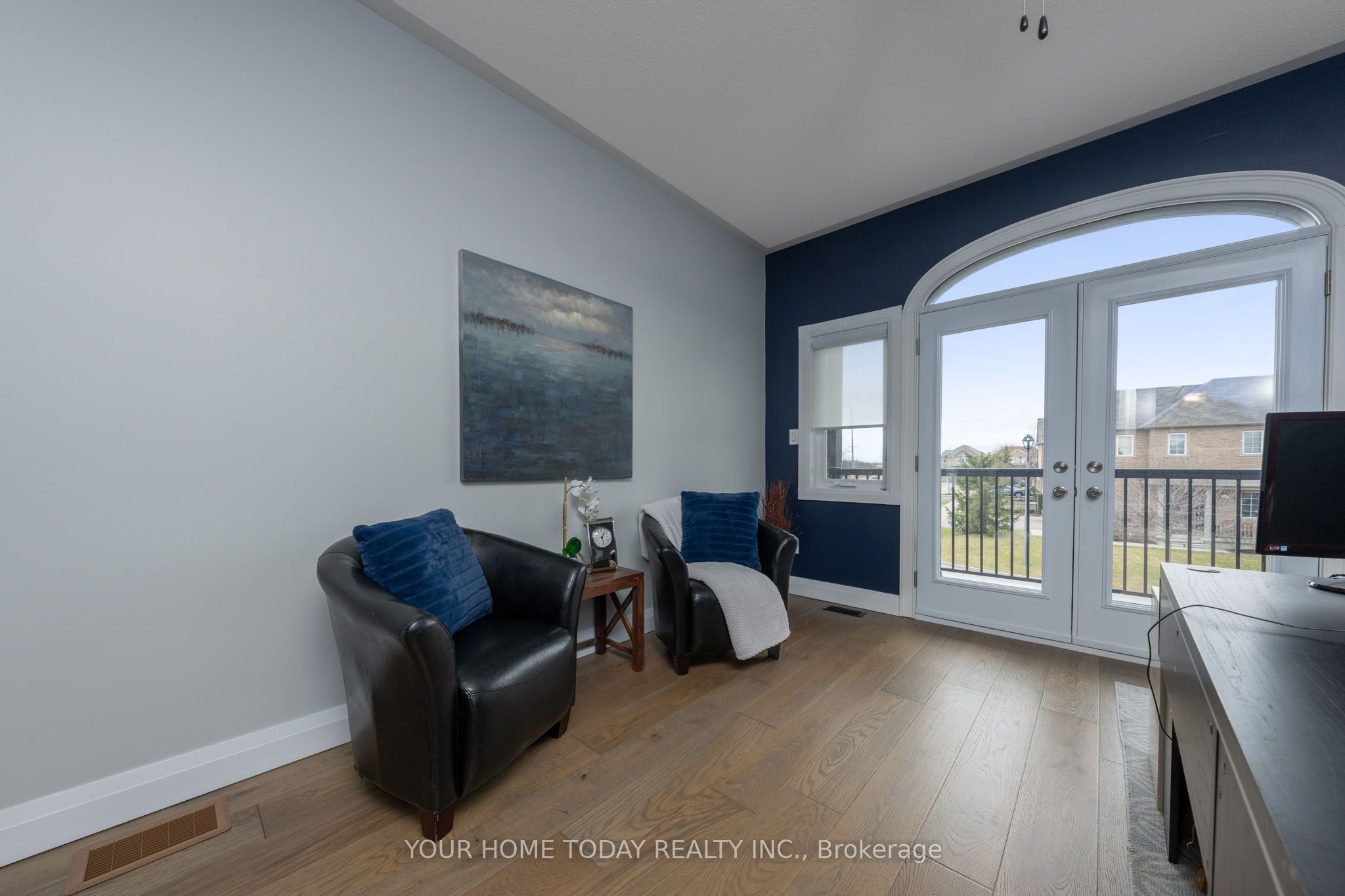 17 Chetholme Place