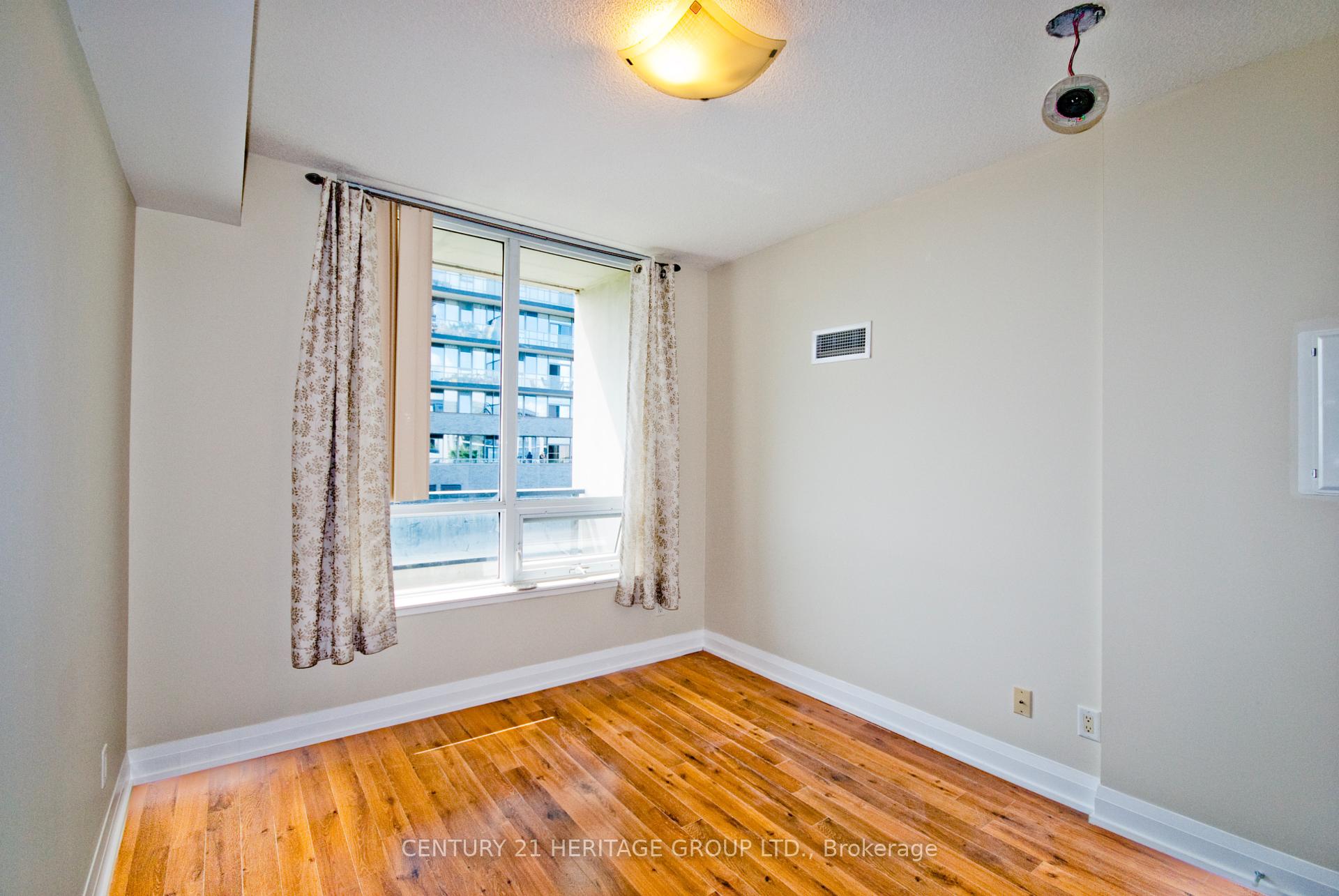 2 Bedrooms Condo at 85 North Park, Vaughan For sale