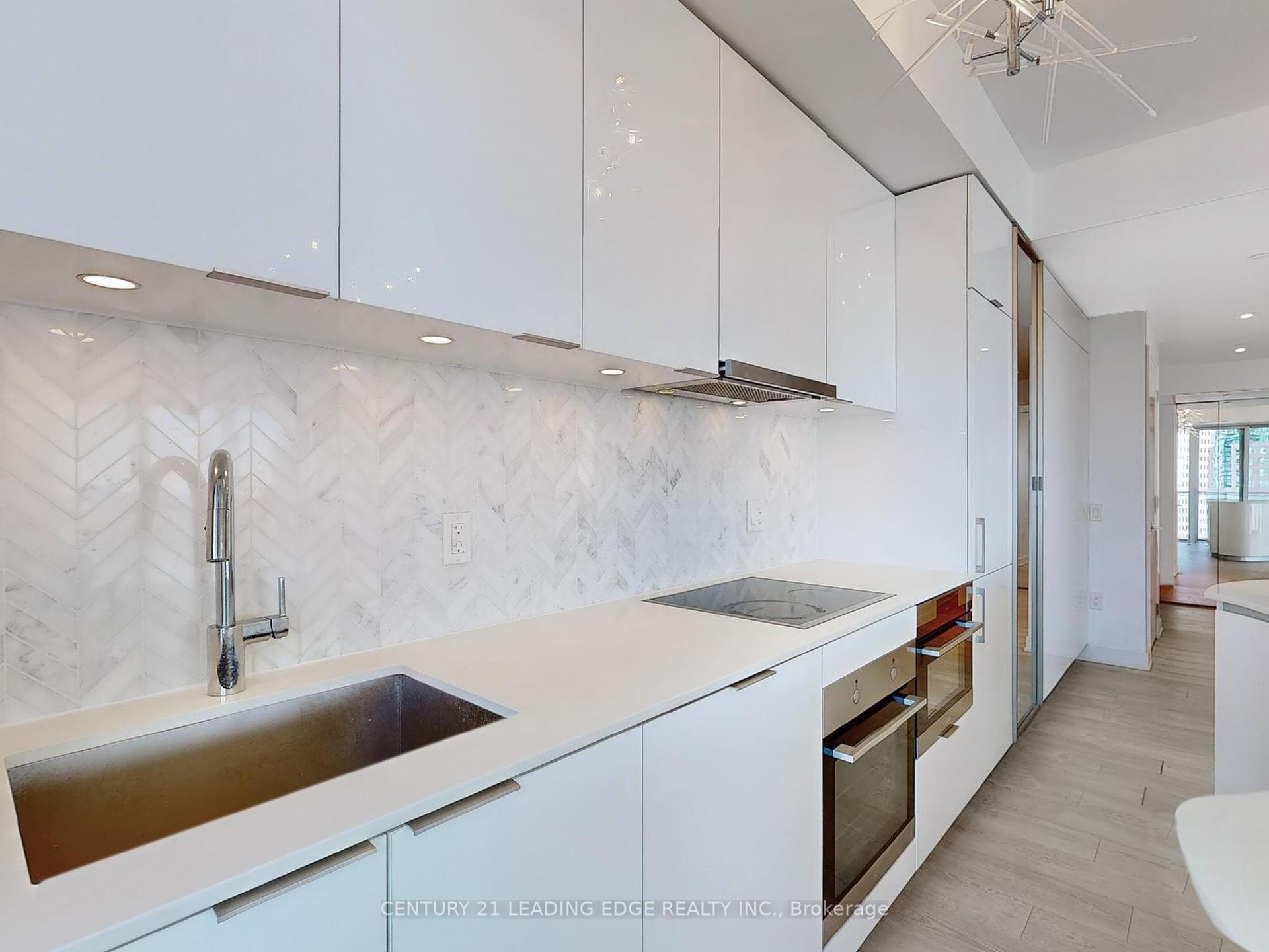 1 Bedroom Condo at 15 Queens,  Toronto For sale