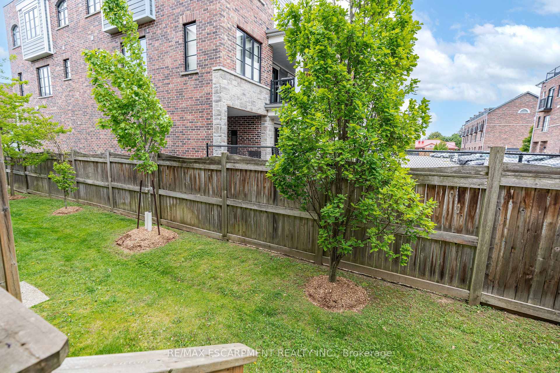3 Bedrooms Condo at 215 Dundas, Hamilton For sale