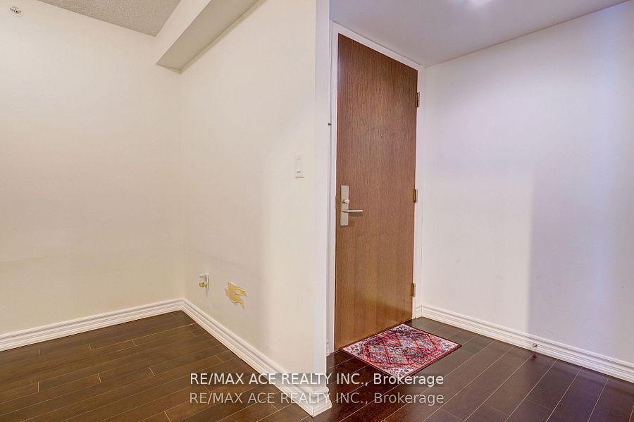 3 Bedrooms Condo at 386 Yonge, Toronto For sale