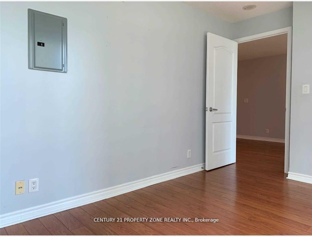 1 Bedroom Condo at 33 Elm, Mississauga For sale