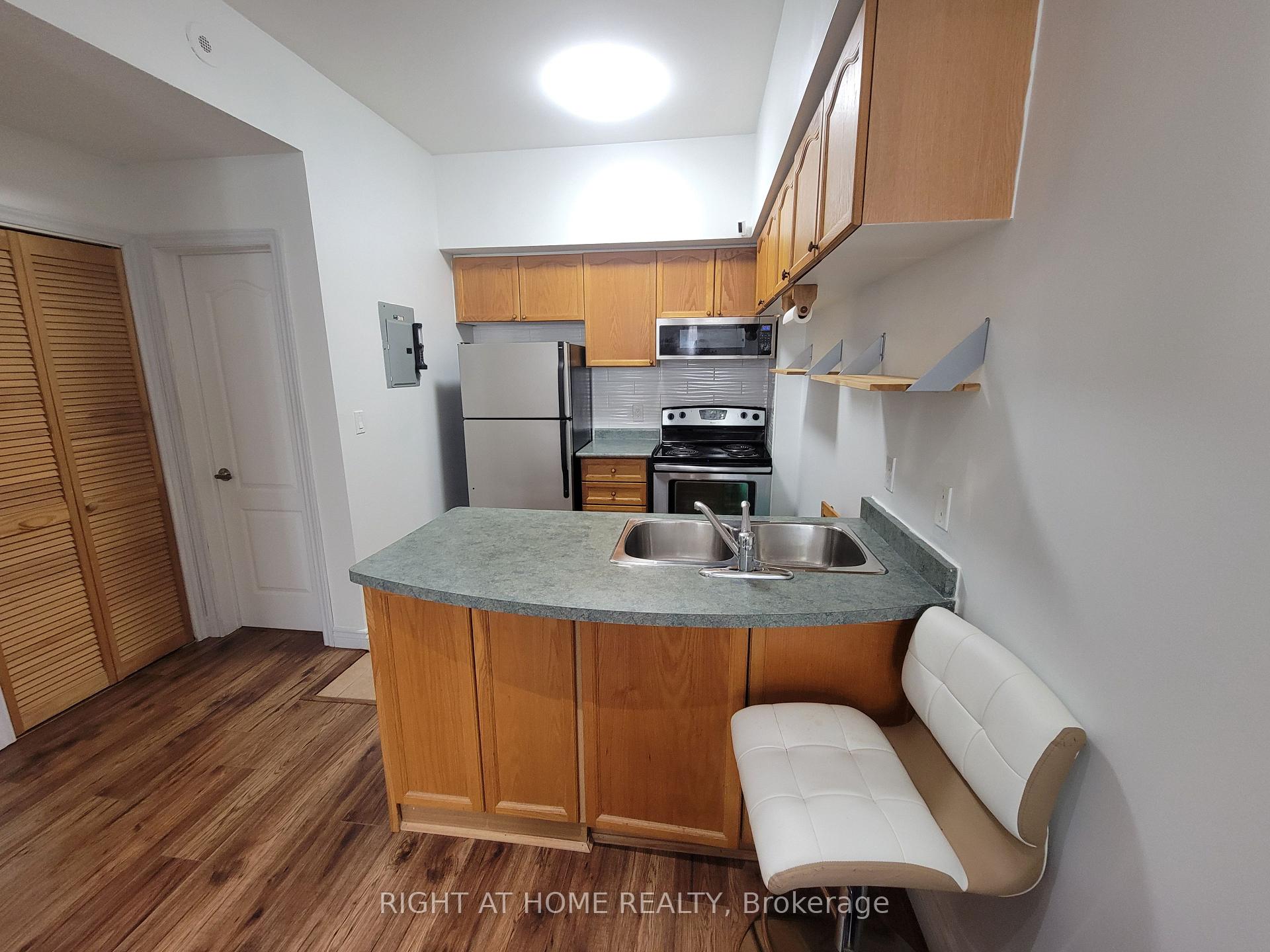 1 Bedroom Condo at 625 Shoreline, Mississauga For sale
