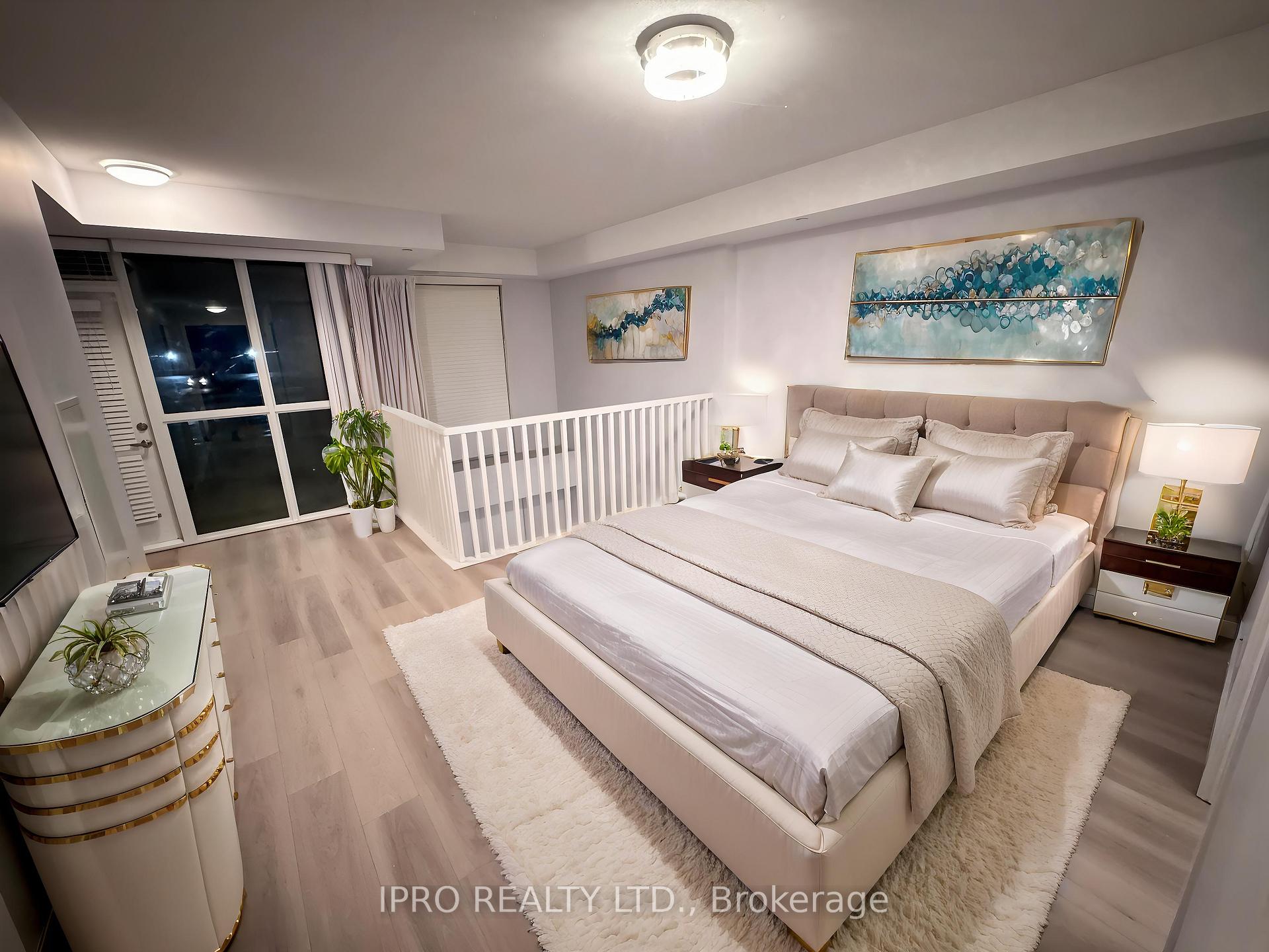 2 Bedrooms Condo at 5240 Dundas, Burlington For sale