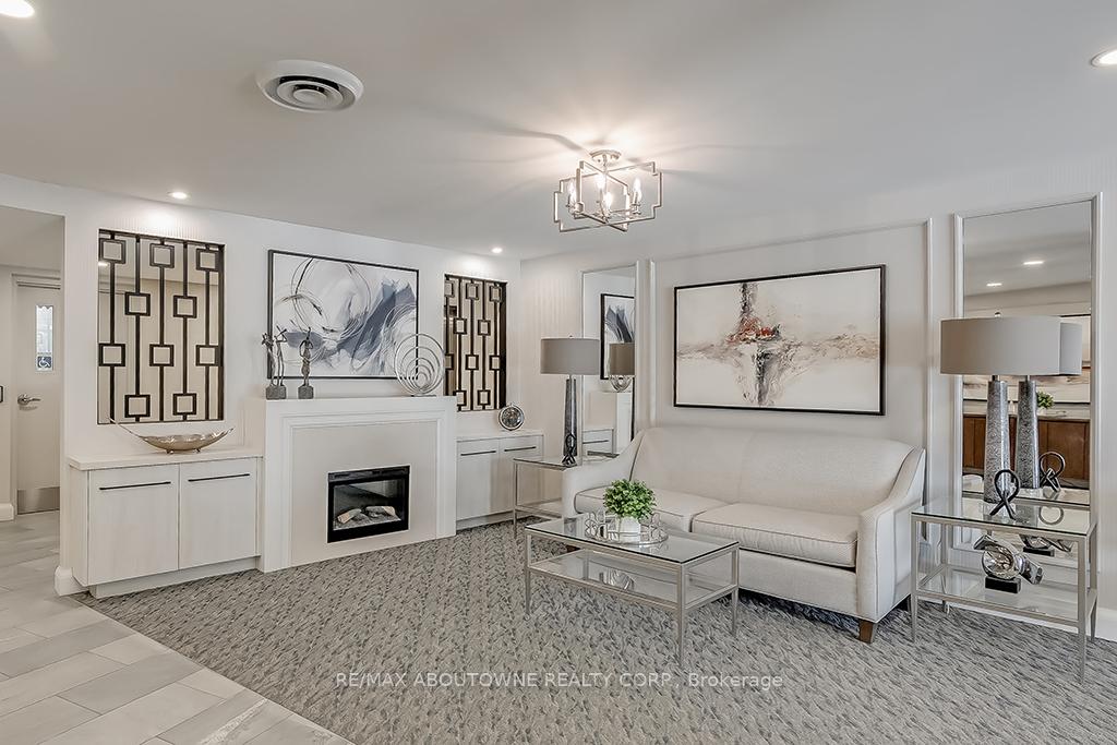 2 Bedrooms Condo at 1230 Marlborough,  Oakville For sale