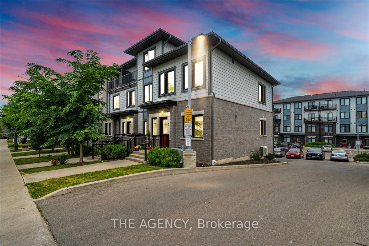 2 Bedrooms Condo at 7 Forbes, Toronto For sale