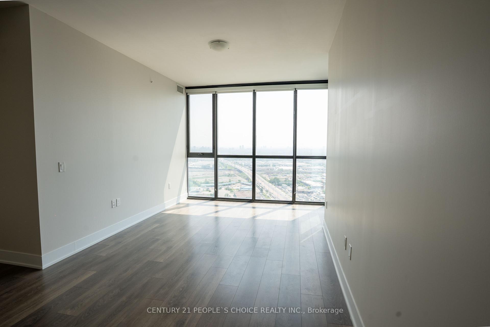 3 Bedrooms Condo at 2908 Highway 7, Vaughan For sale