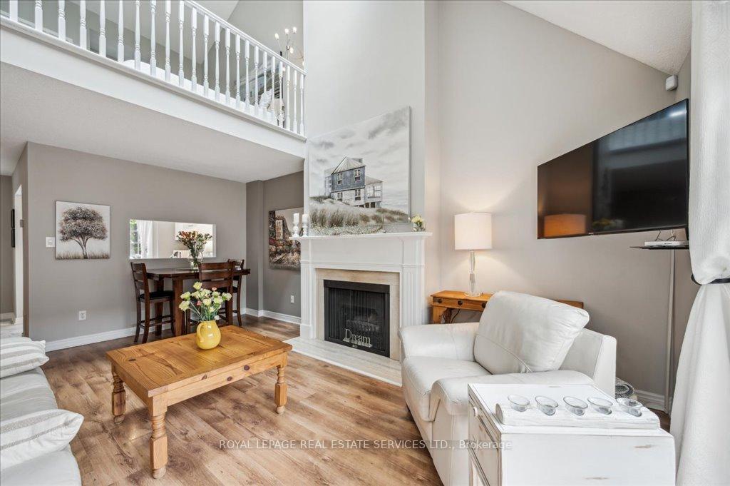 2 Bedrooms Condo at 1275 Maple Crossing, Burlington For sale
