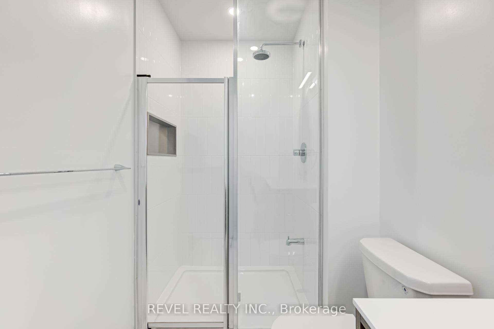 2 Bedrooms Condo at 7950 Bathurst, Vaughan For sale