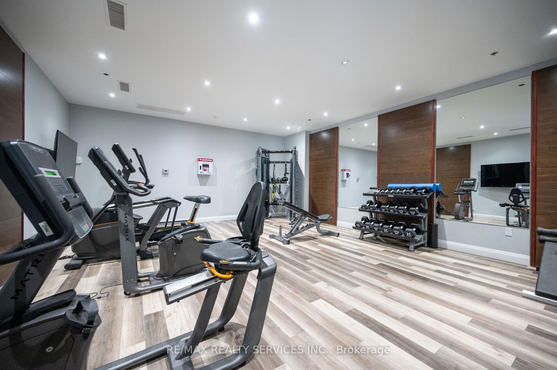 2 Bedrooms Condo at 1 Redfern, Hamilton For sale