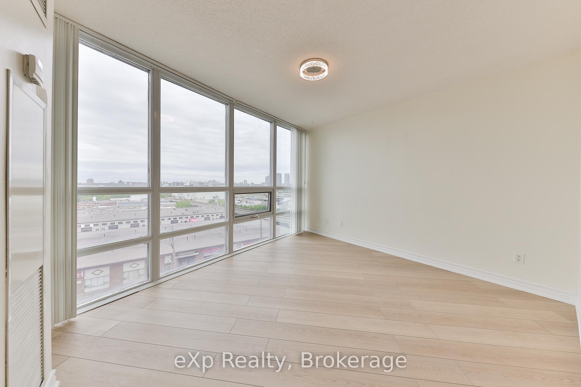 3 Bedrooms Condo at 83 Borough, Toronto For sale