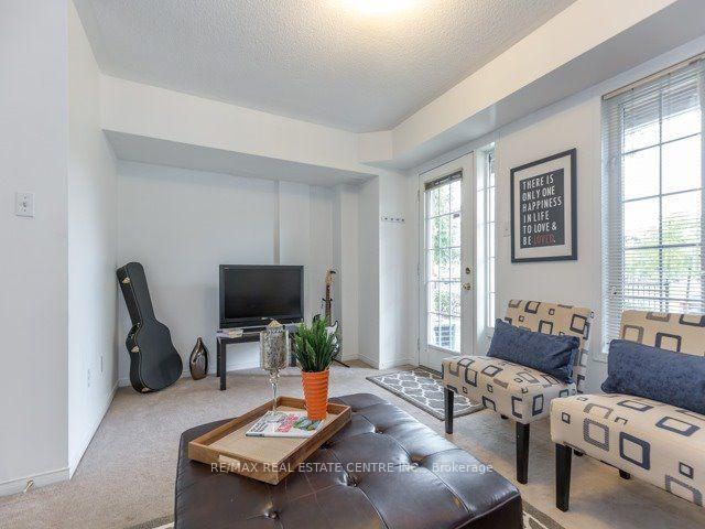 3 Bedrooms Condo at 601 Shoreline,  Mississauga For sale