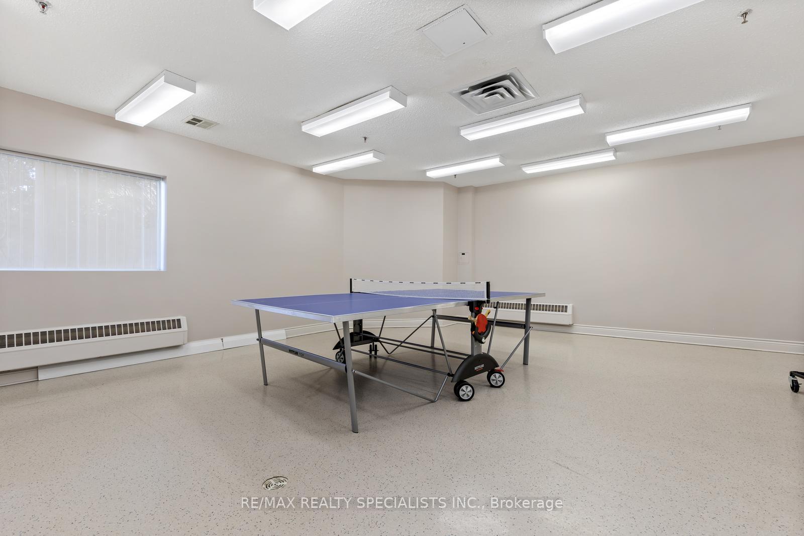 2 Bedrooms Condo at 1800 The Collegeway, Mississauga For sale