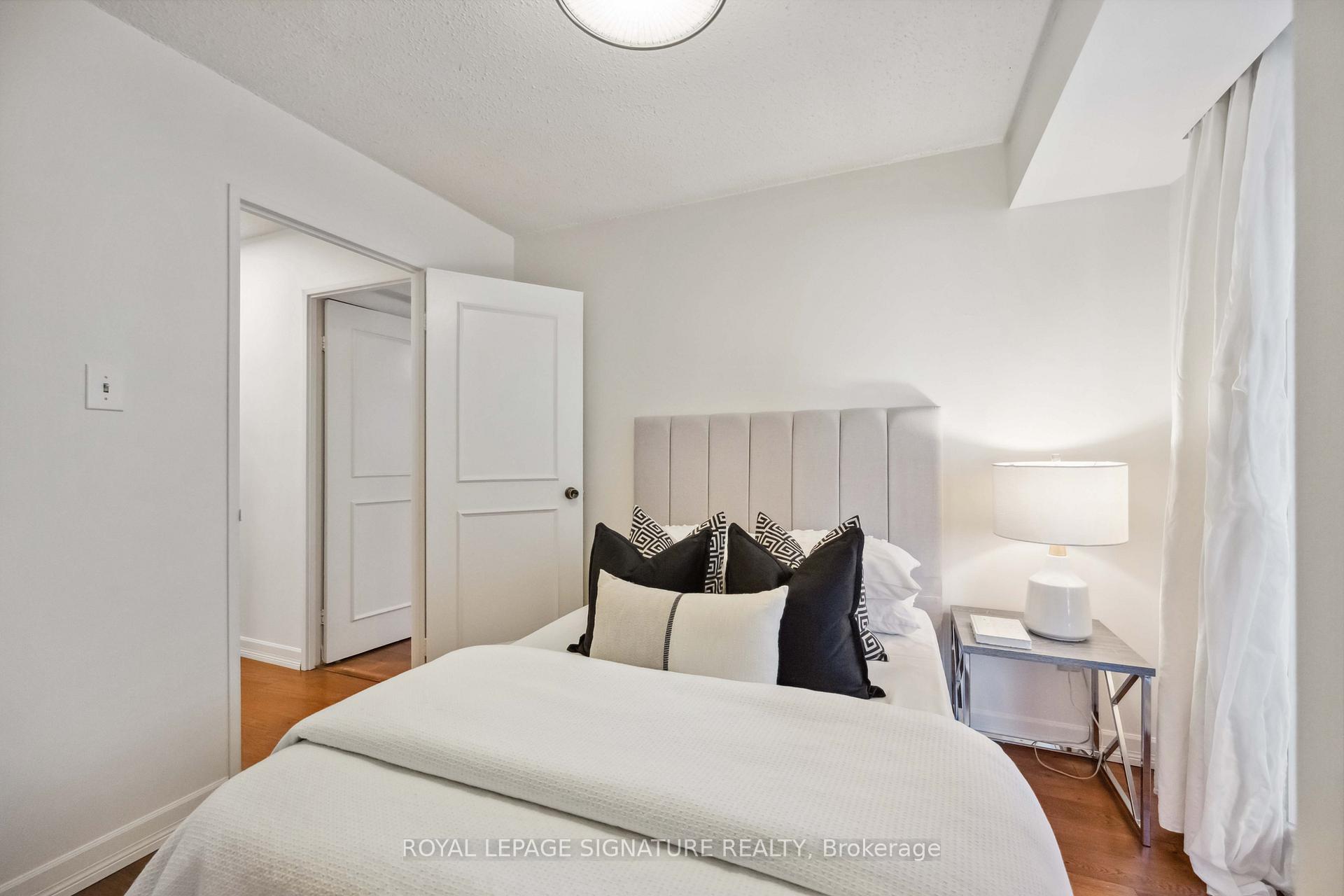 2 Bedrooms Condo at 212 St. George, Toronto For sale
