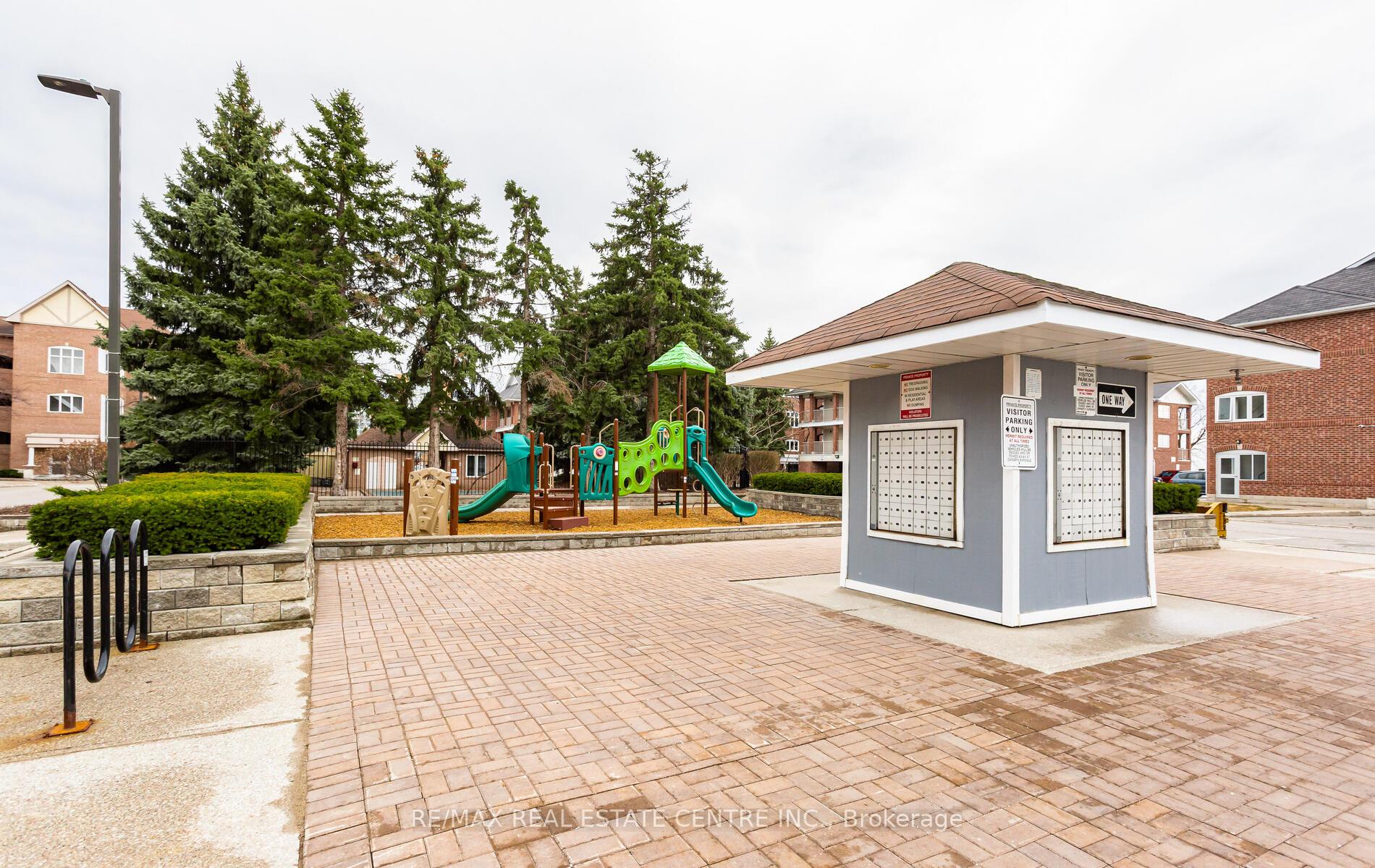3 Bedrooms Condo at 45 Bristol,  Mississauga For sale