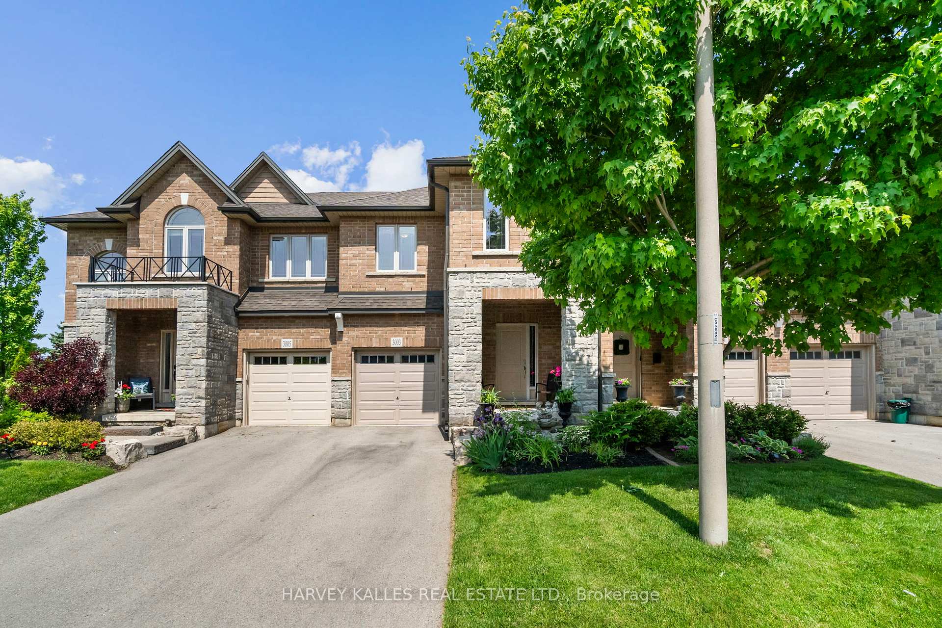 3 Bedrooms Condo at 3003 Glover, Burlington For sale