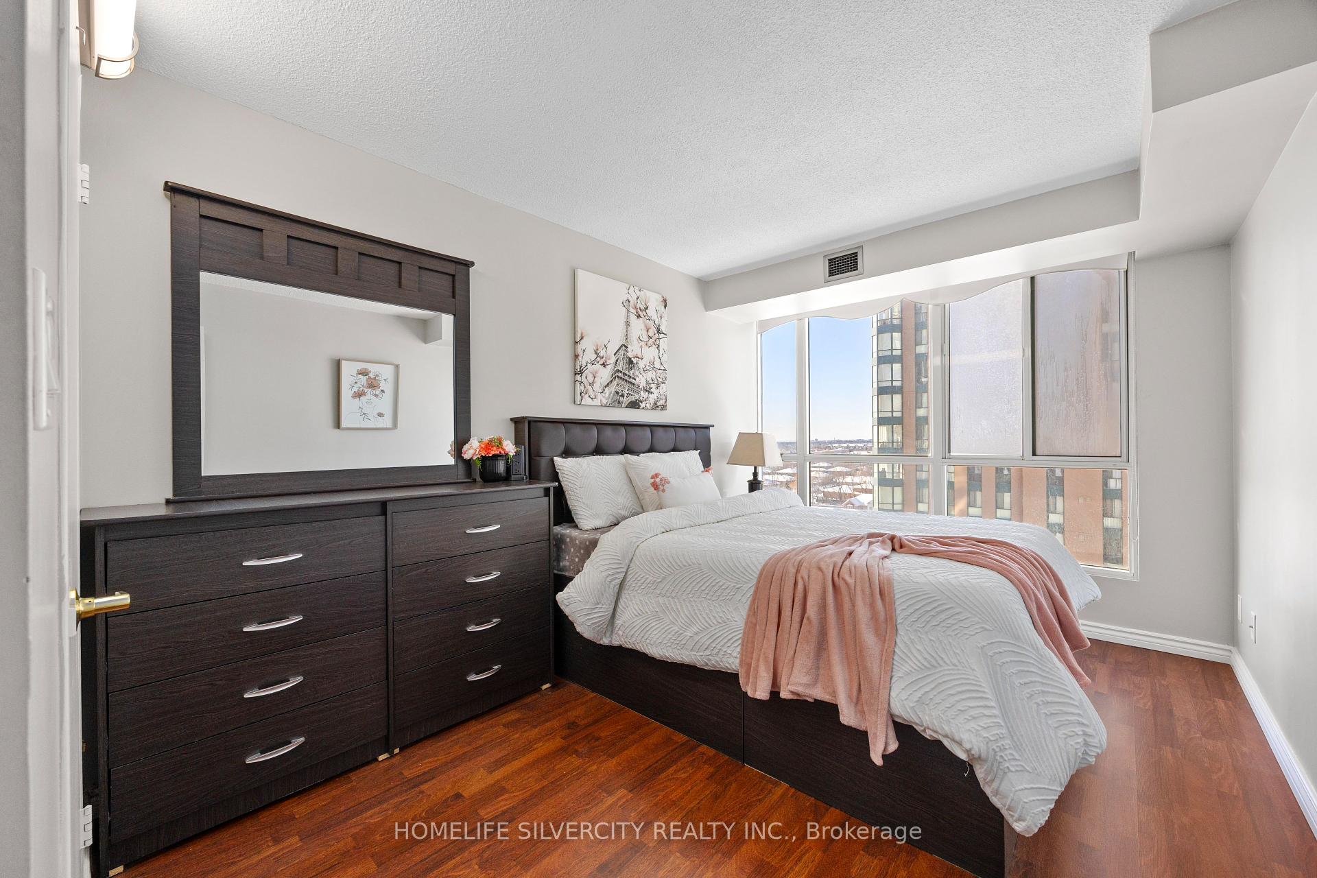 3 Bedrooms Condo at 145 Hillcrest, Mississauga For sale