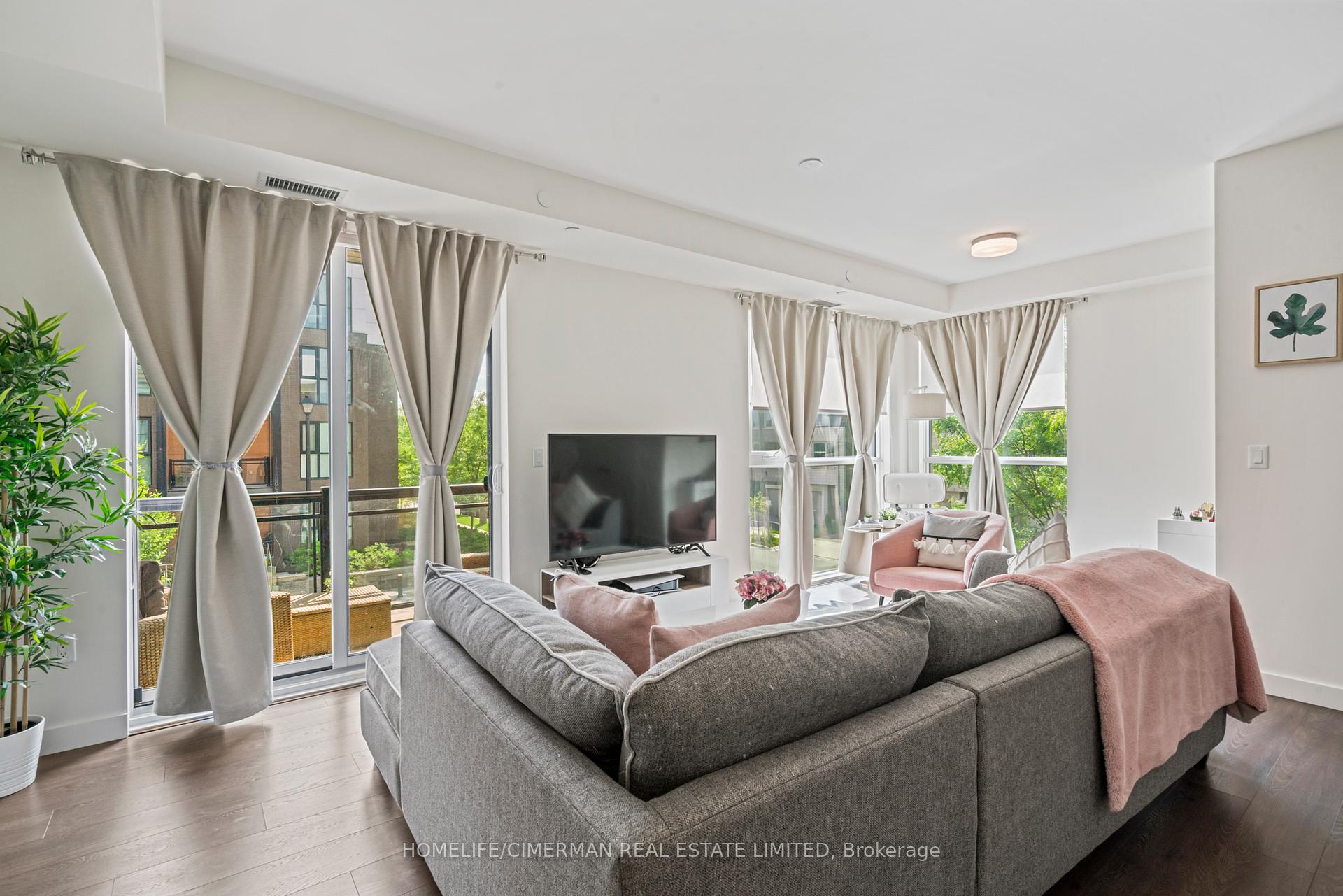 4 Bedrooms Condo at 210 Sabina, Oakville For sale