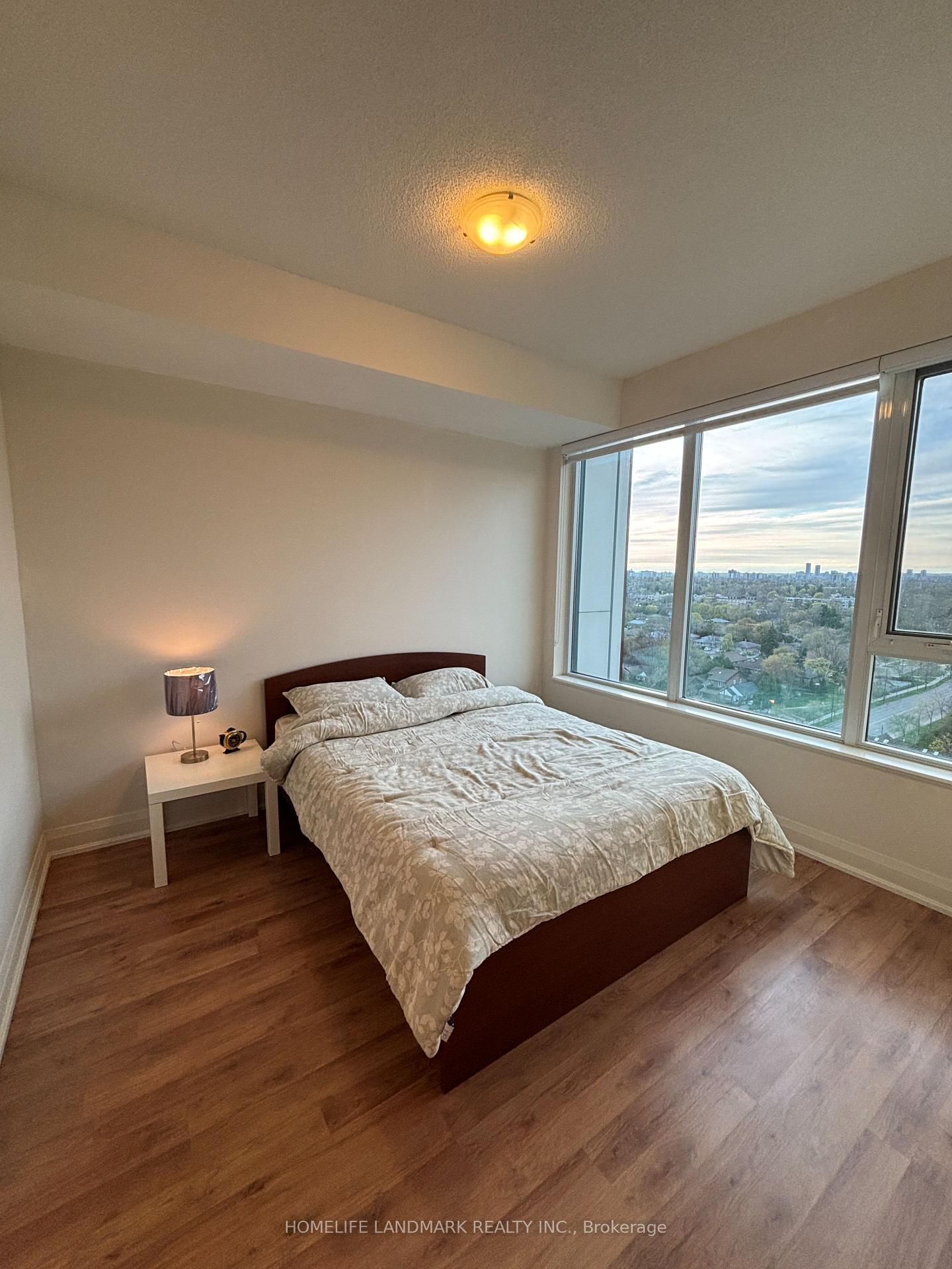 2 Bedrooms Condo at 68 Canterbury, Toronto For sale