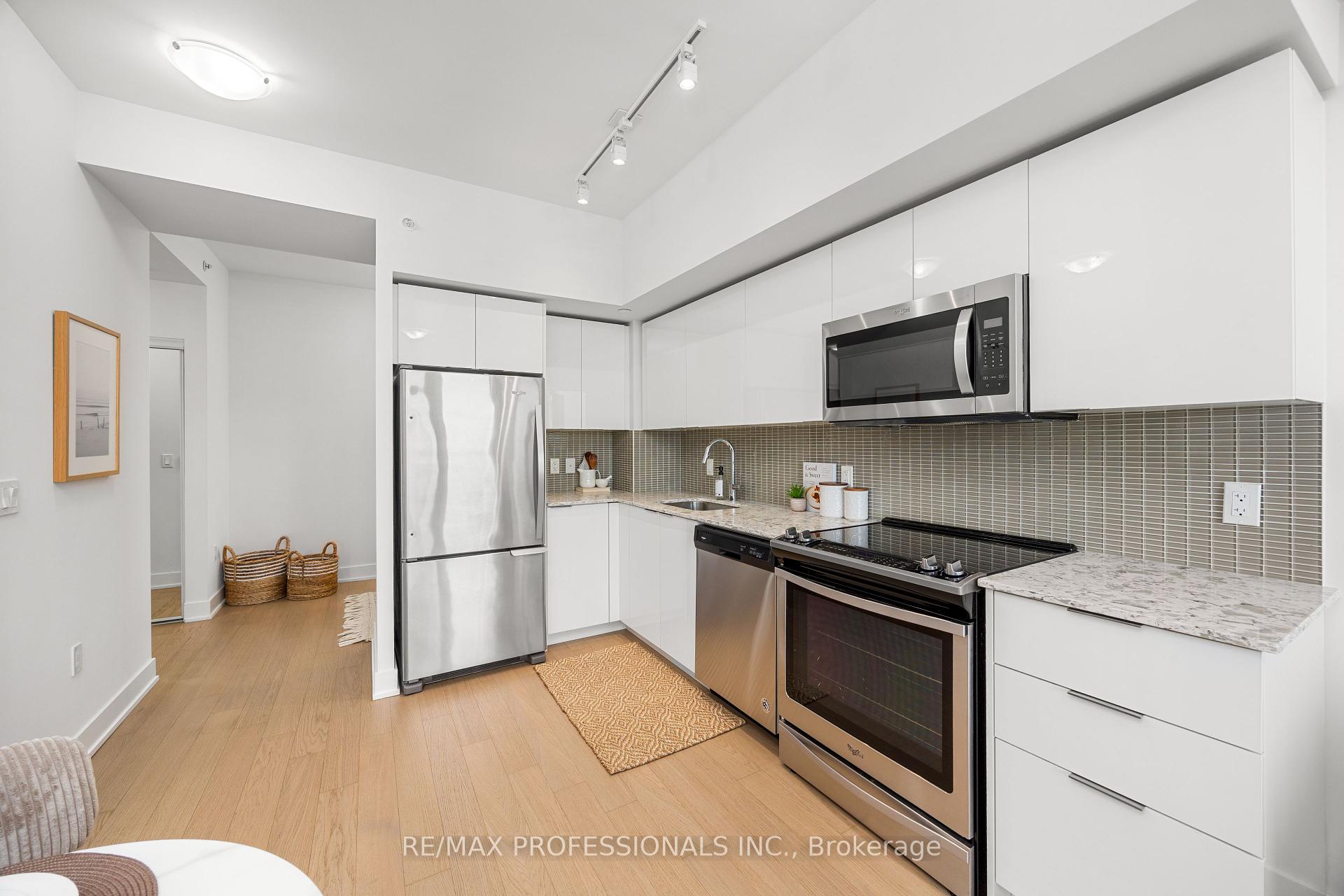 2 Bedrooms Condo at 20 Shore Breeze, Toronto For sale