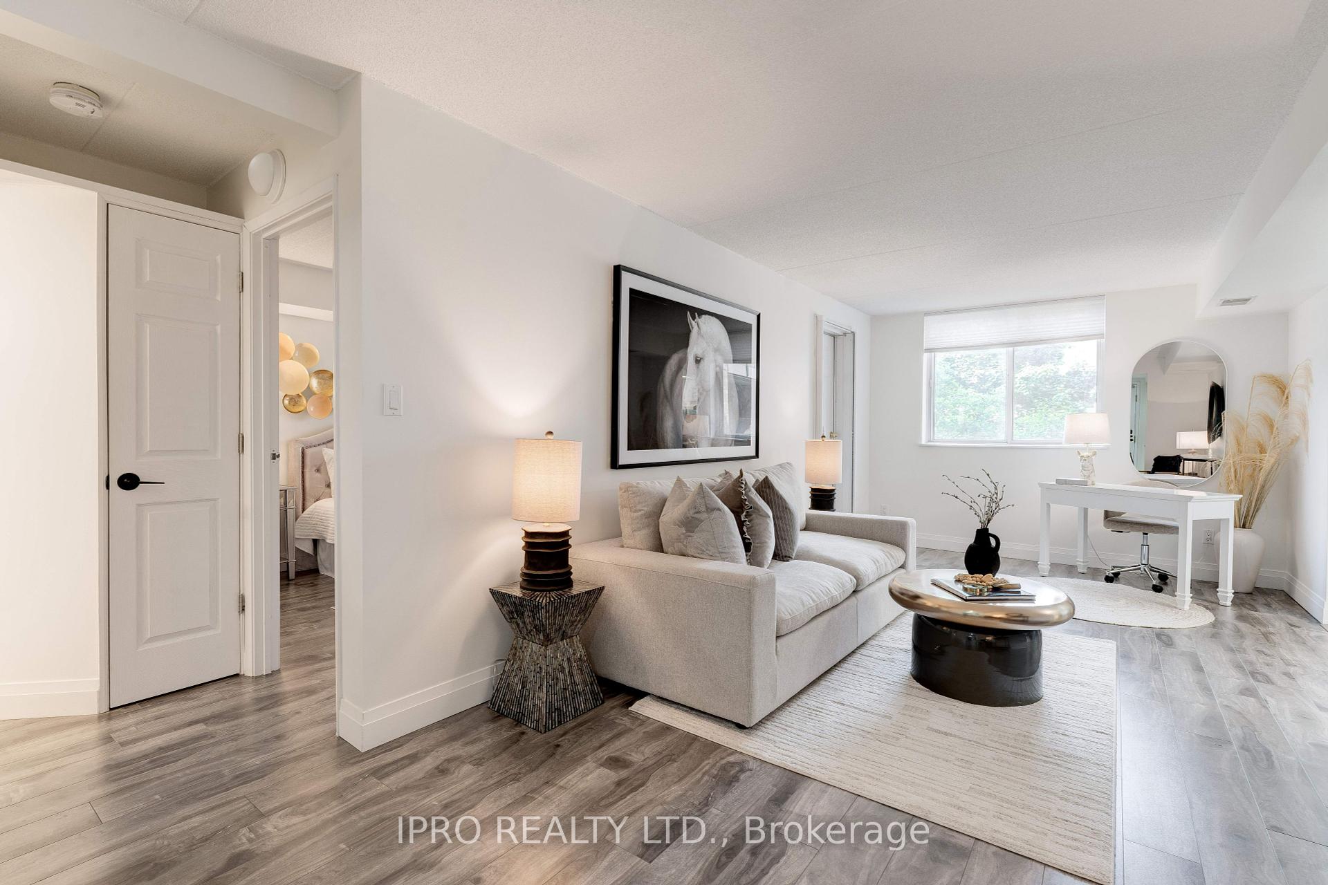 2 Bedrooms Condo at 3499 Upper Middle, Burlington For sale