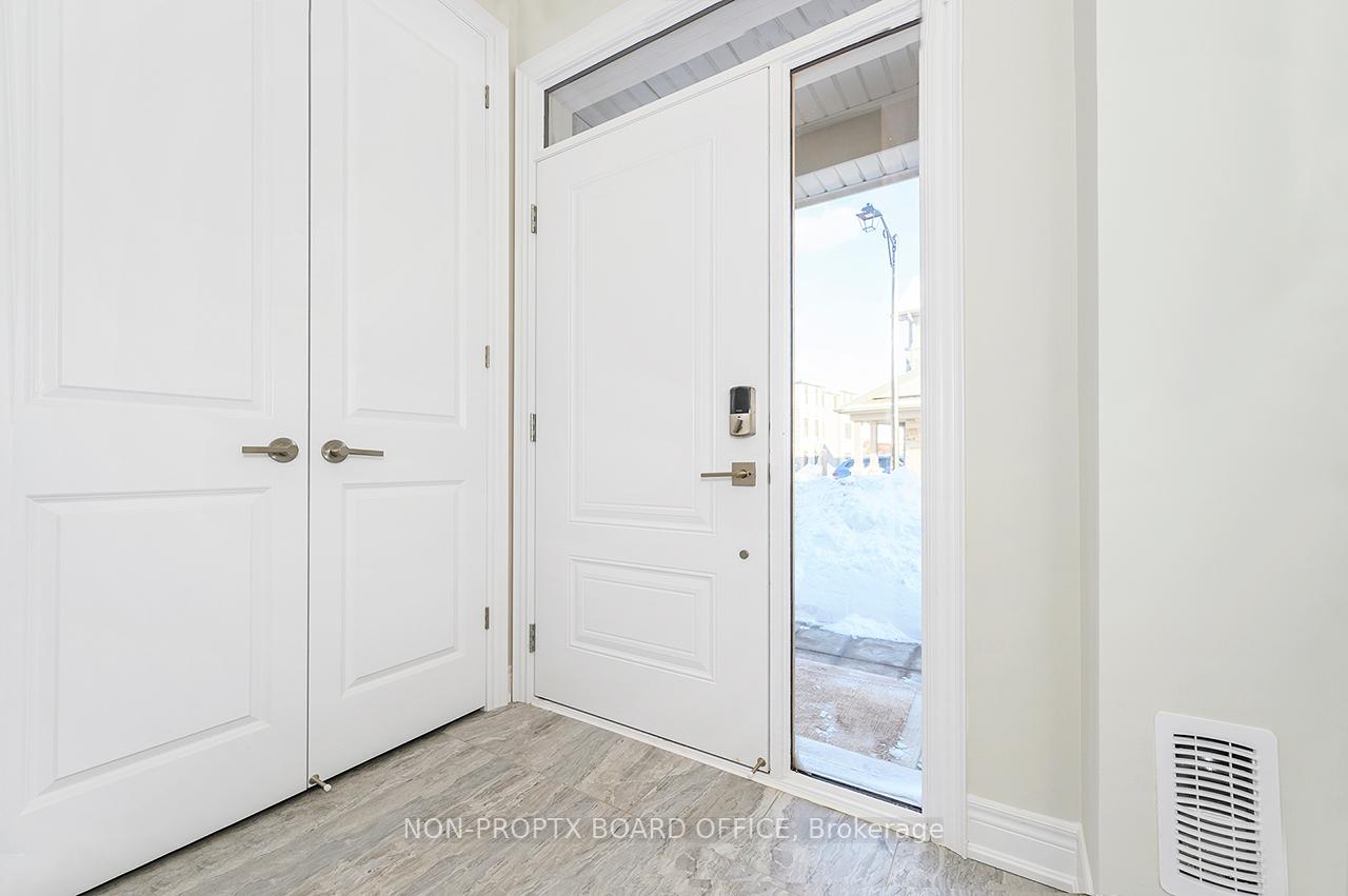3 Bedrooms Condo at 2184 Postmaster,  Oakville For sale