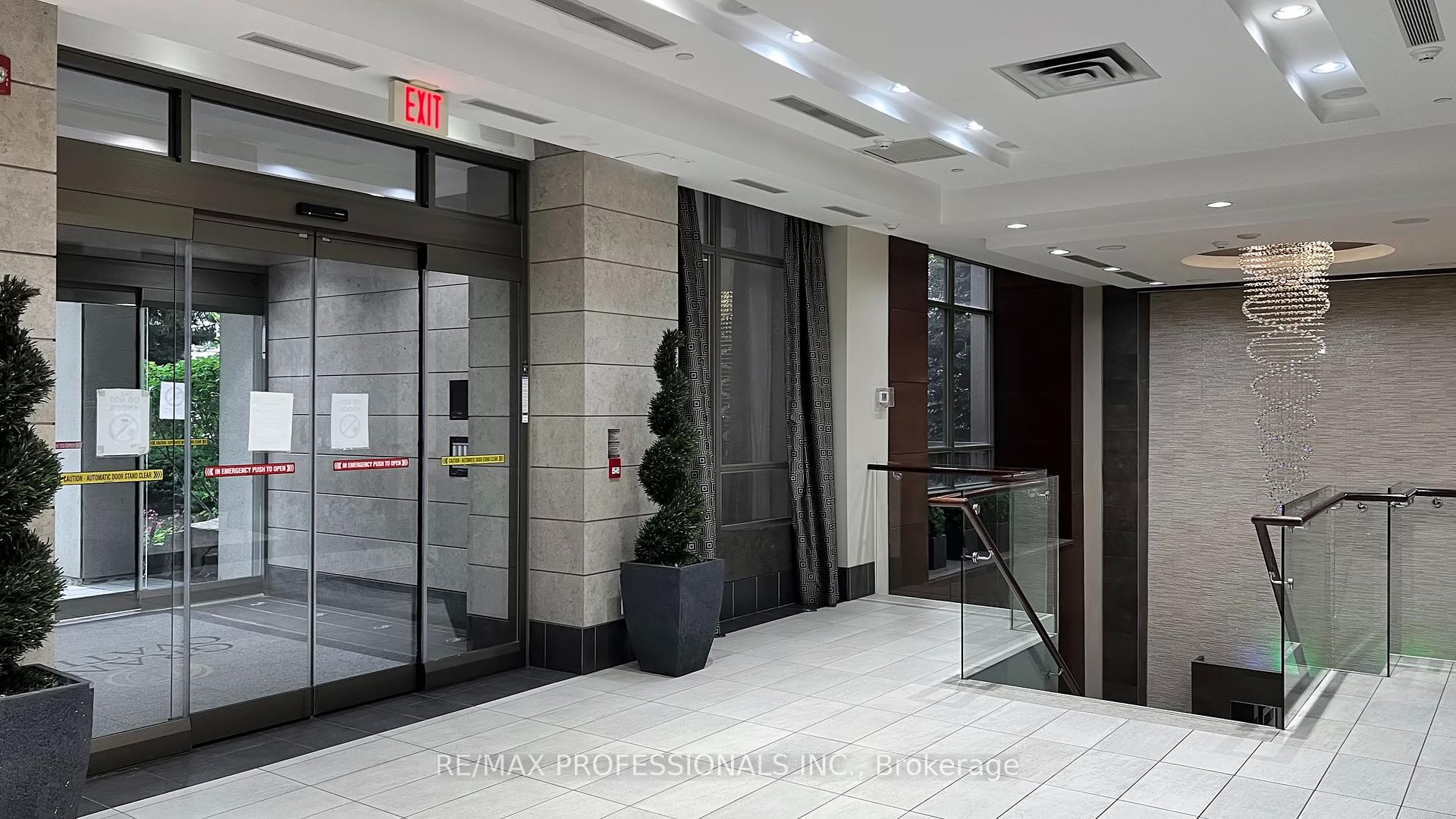 2 Bedrooms Co-op at 310 Burnhamthorpe, Mississauga For sale