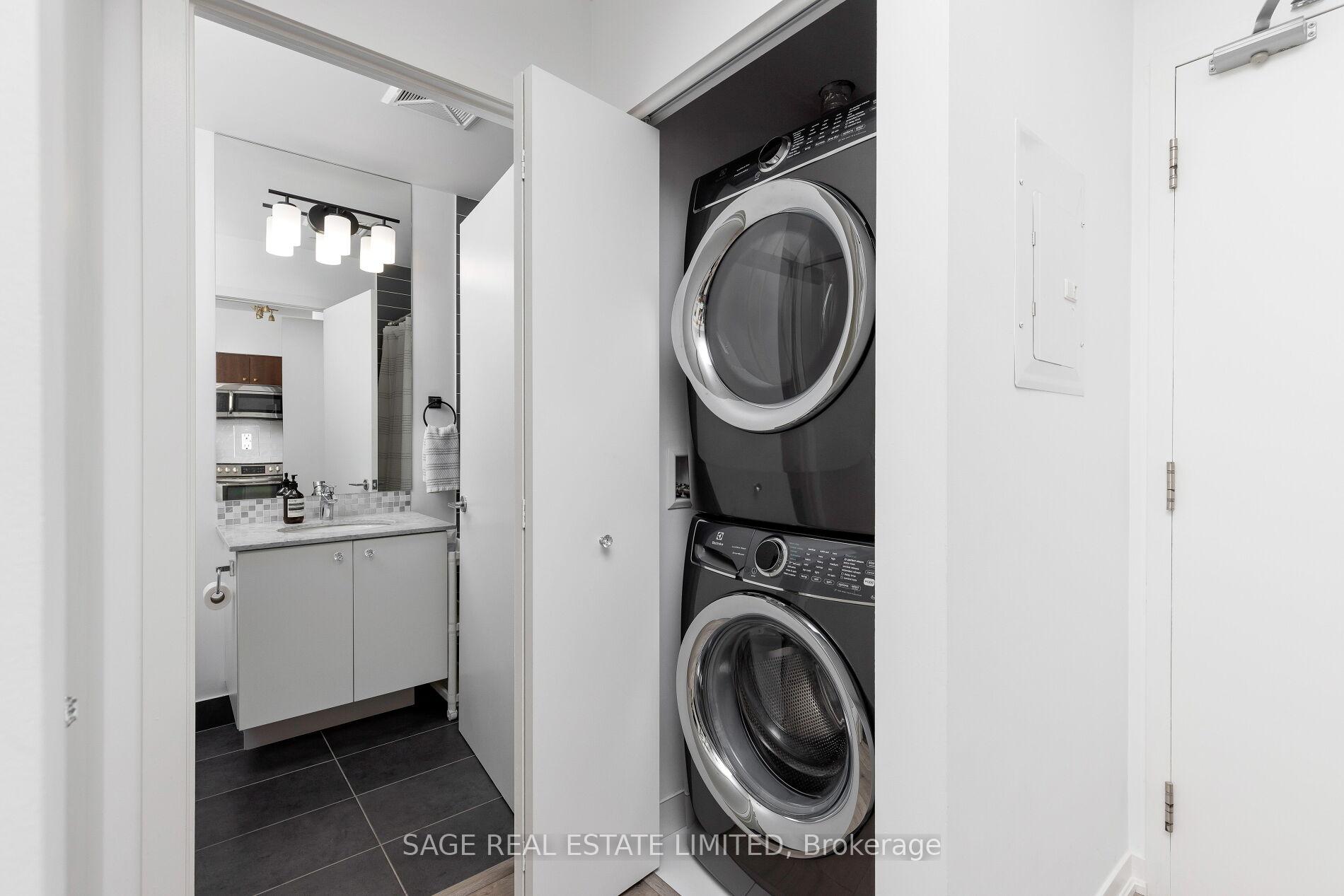 2 Bedrooms Condo at 150 East Liberty, Toronto For sale