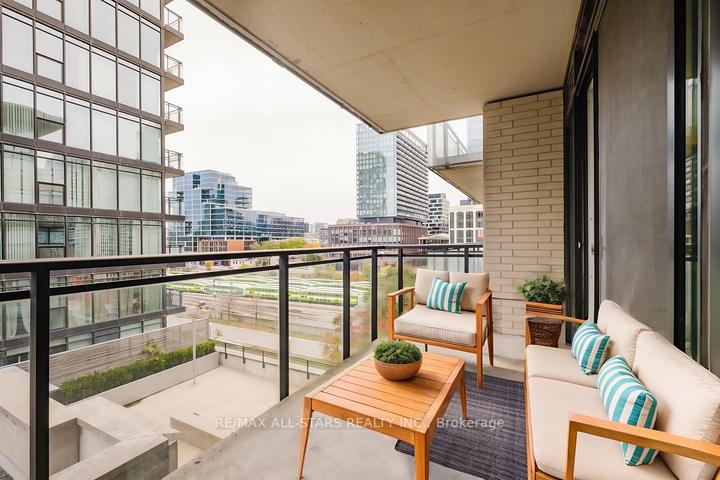 1 Bedroom Condo at 8 Telegram, Toronto For sale